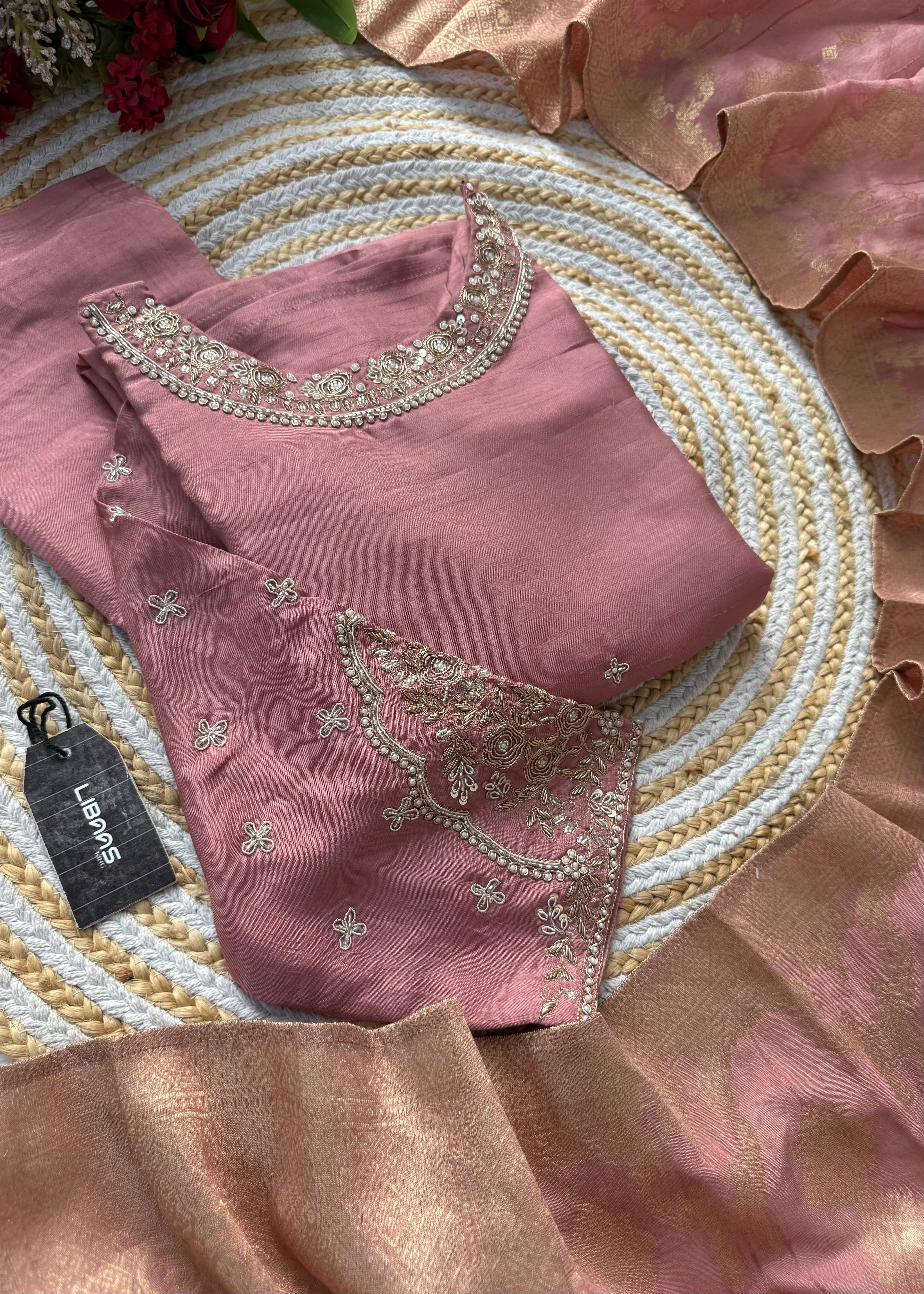 “ANOLA” A very beautiful piece with heavy handwork set 🛍️