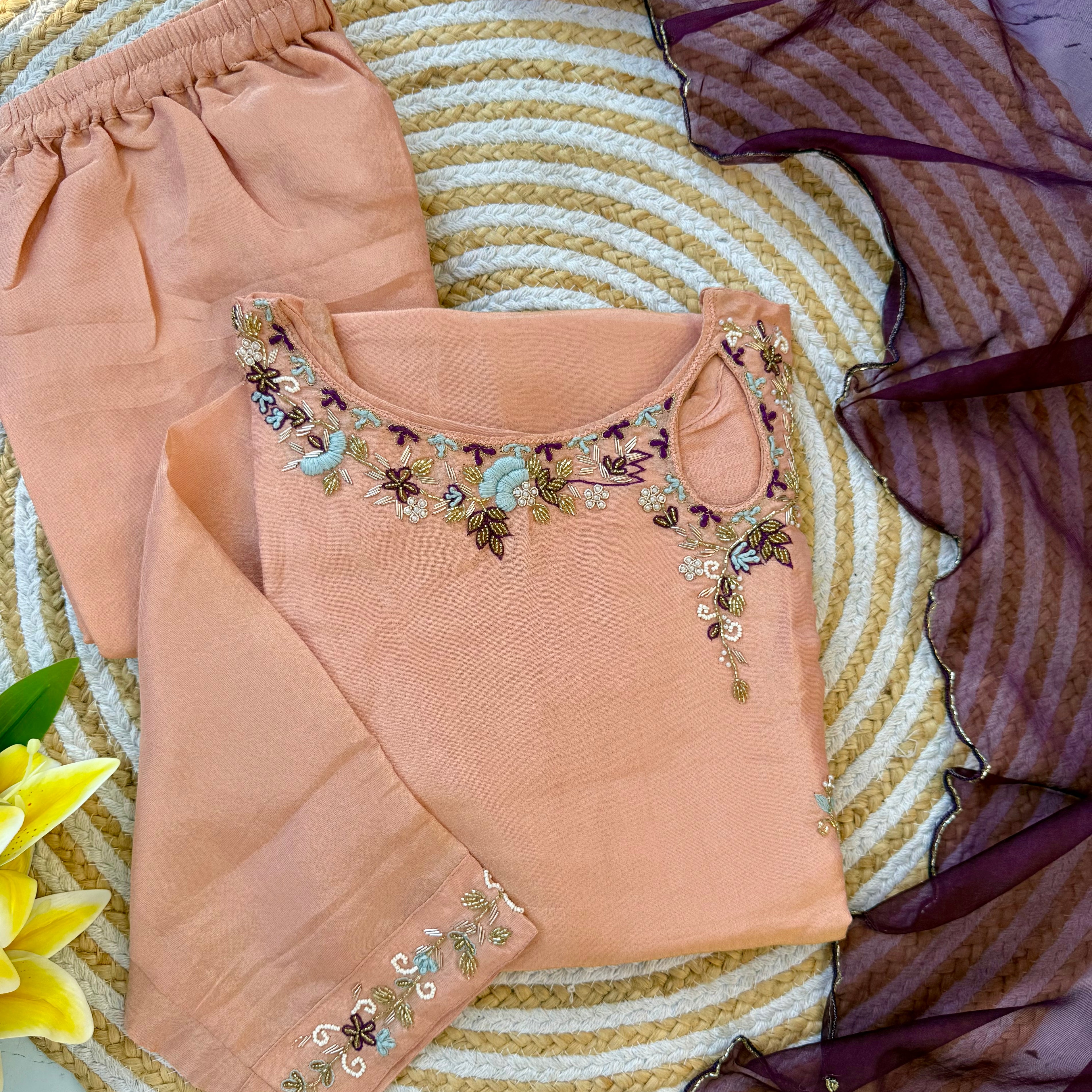 “NAKS” A very beautiful Tissue silk handwork set 🛍️