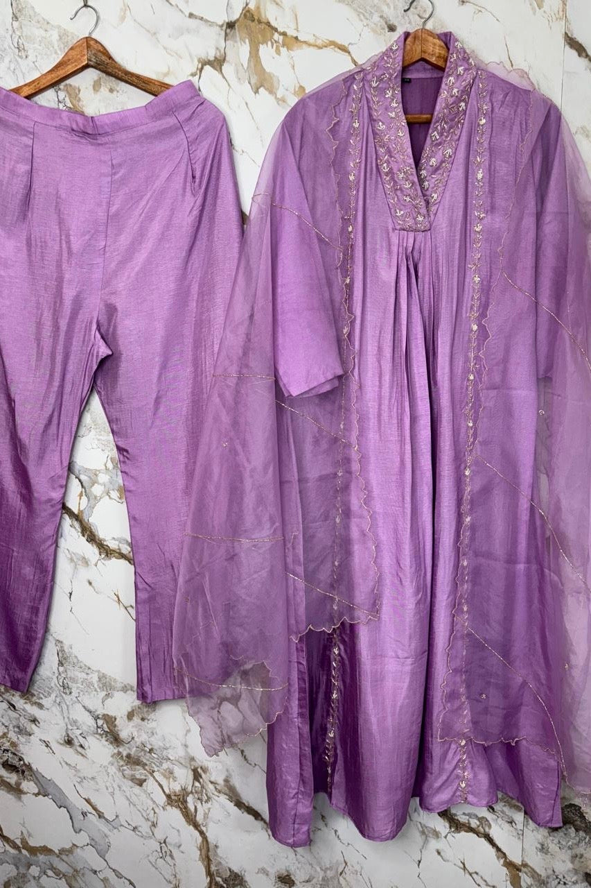 “Eira” Dusty Lavender Heavy handwork Dola silk A line kurti set 🛍️