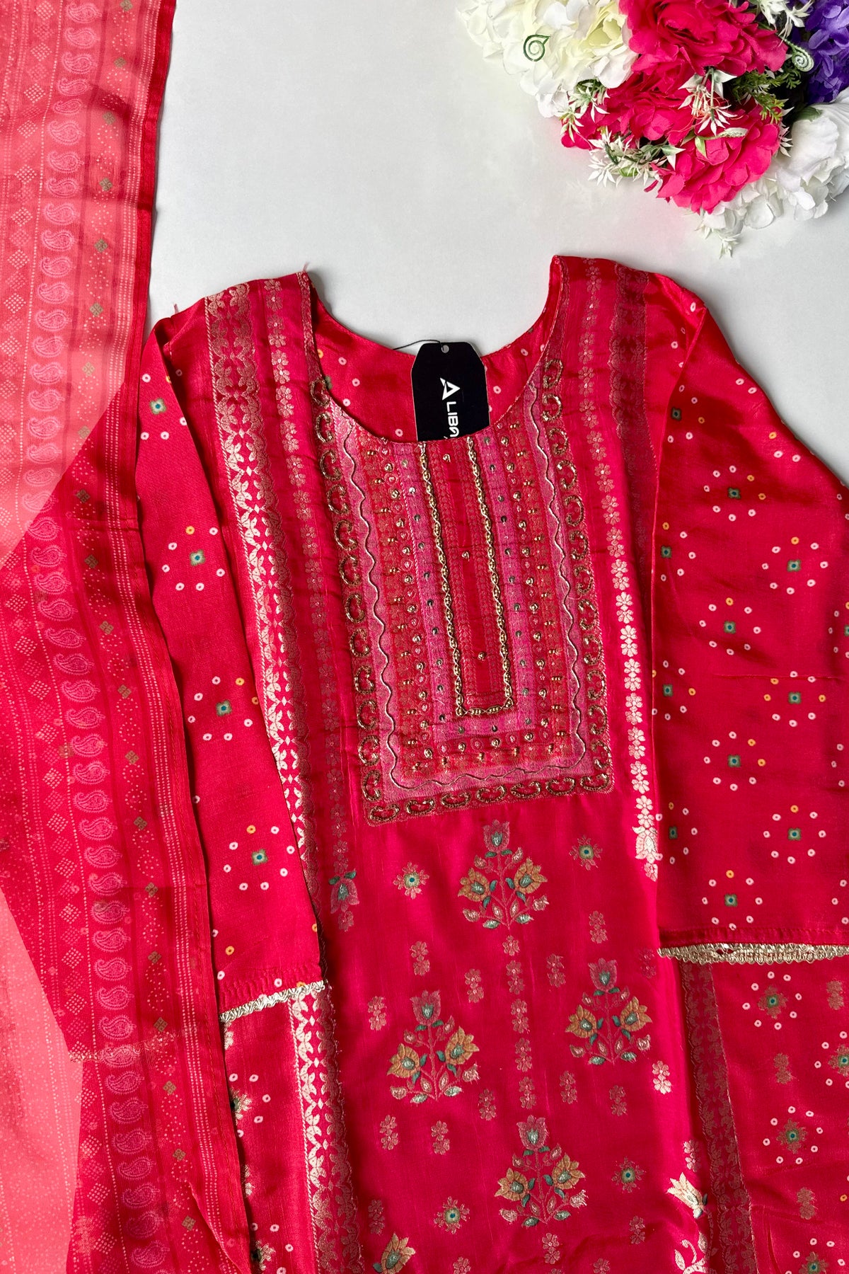 “Mustarab” Beautiful jacquard silk kurti pant with dupatta set 🛍️