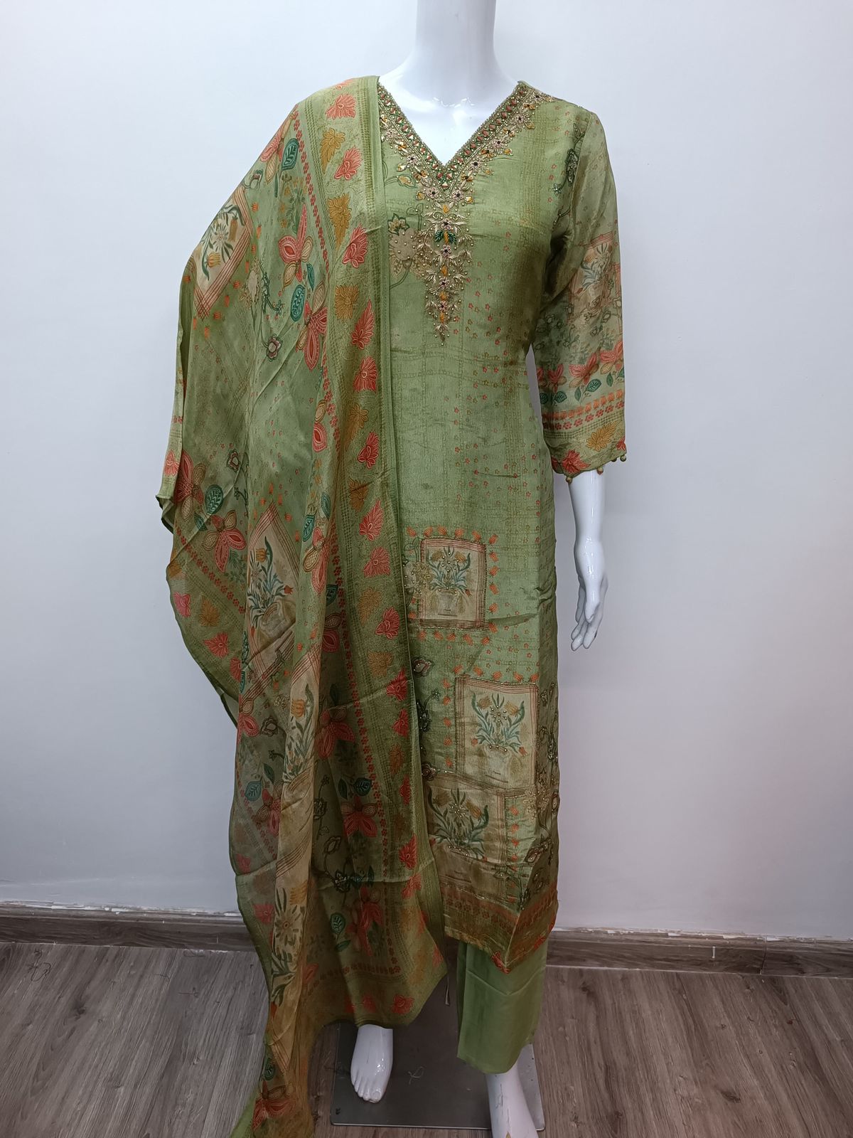 “NAYAB” Tissue silk printed and handwork kurti set