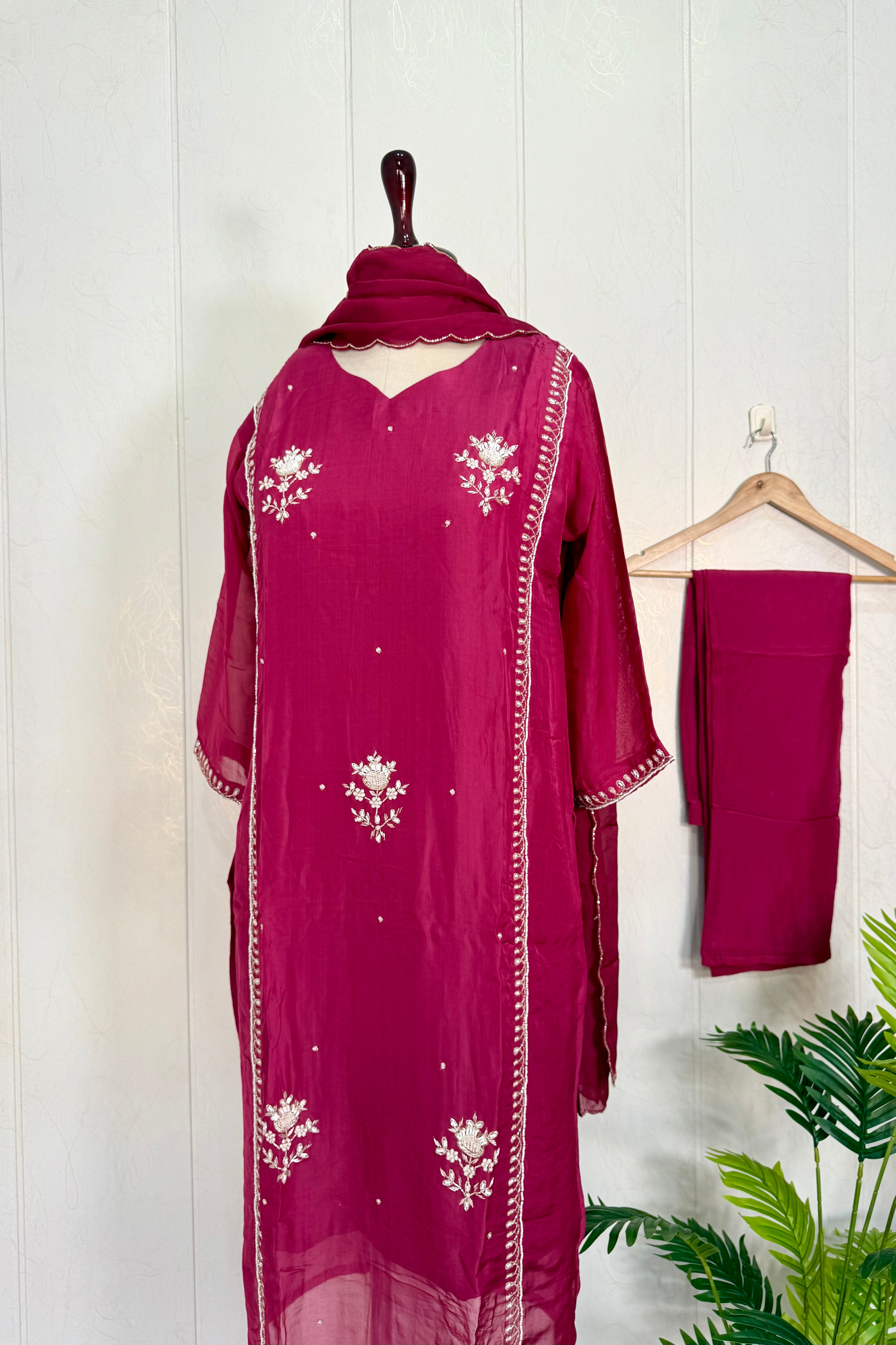 “”Ujjwal” Trending Organza Viscose Suit set 🛍️