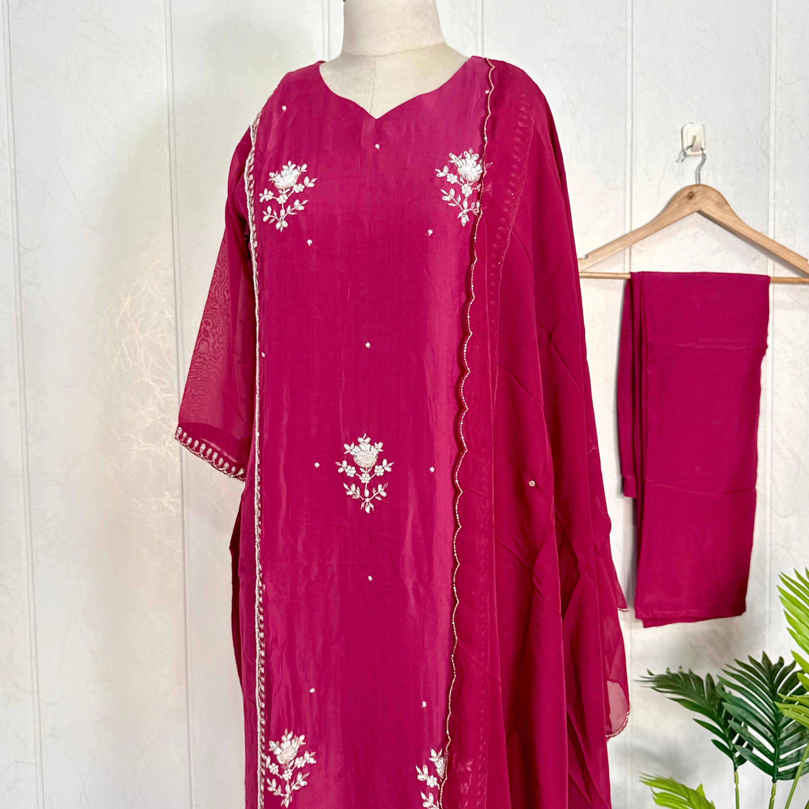 “”Ujjwal” Trending Organza Viscose Suit set 🛍️