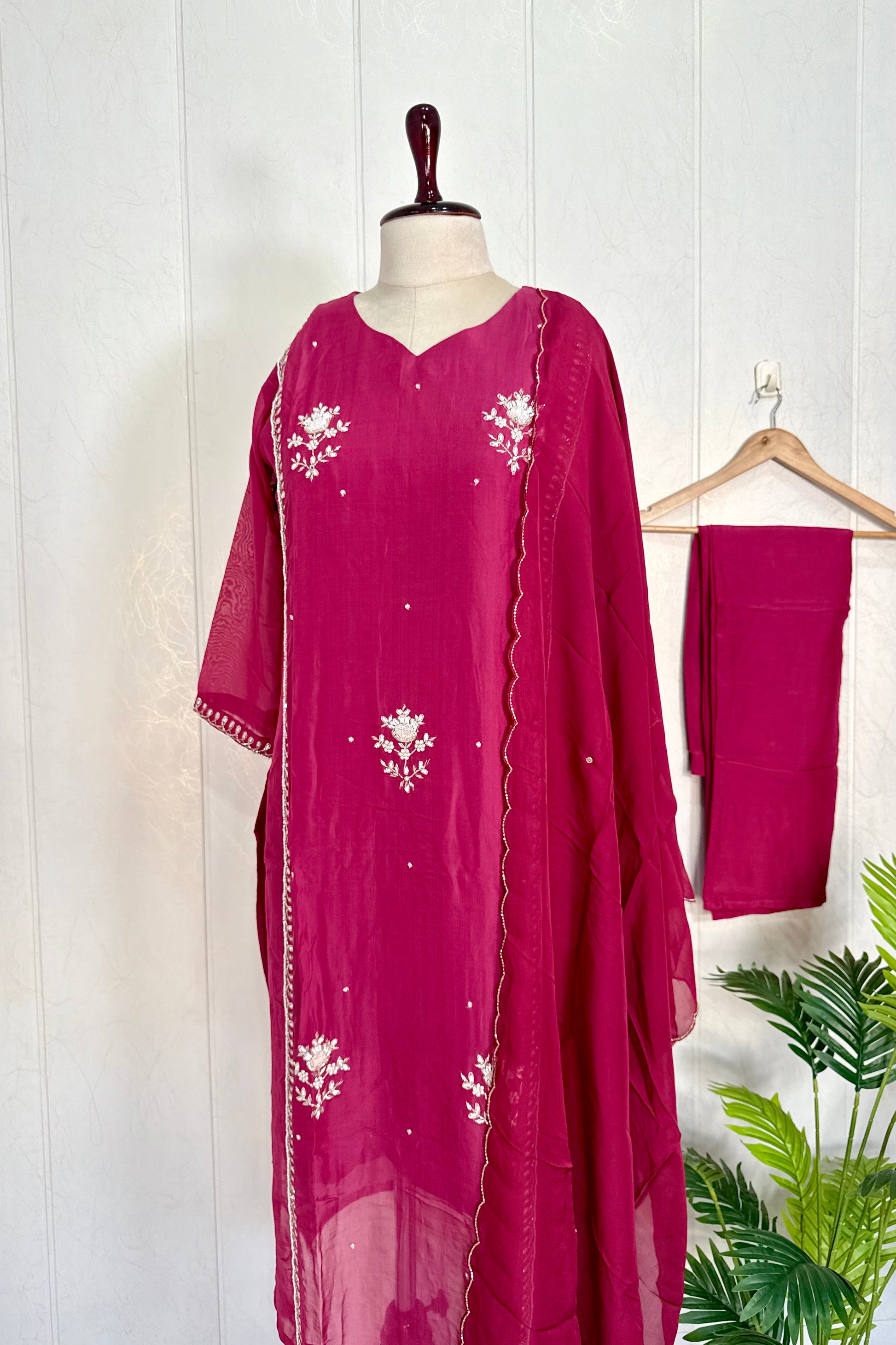 “”Ujjwal” Trending Organza Viscose Suit set 🛍️