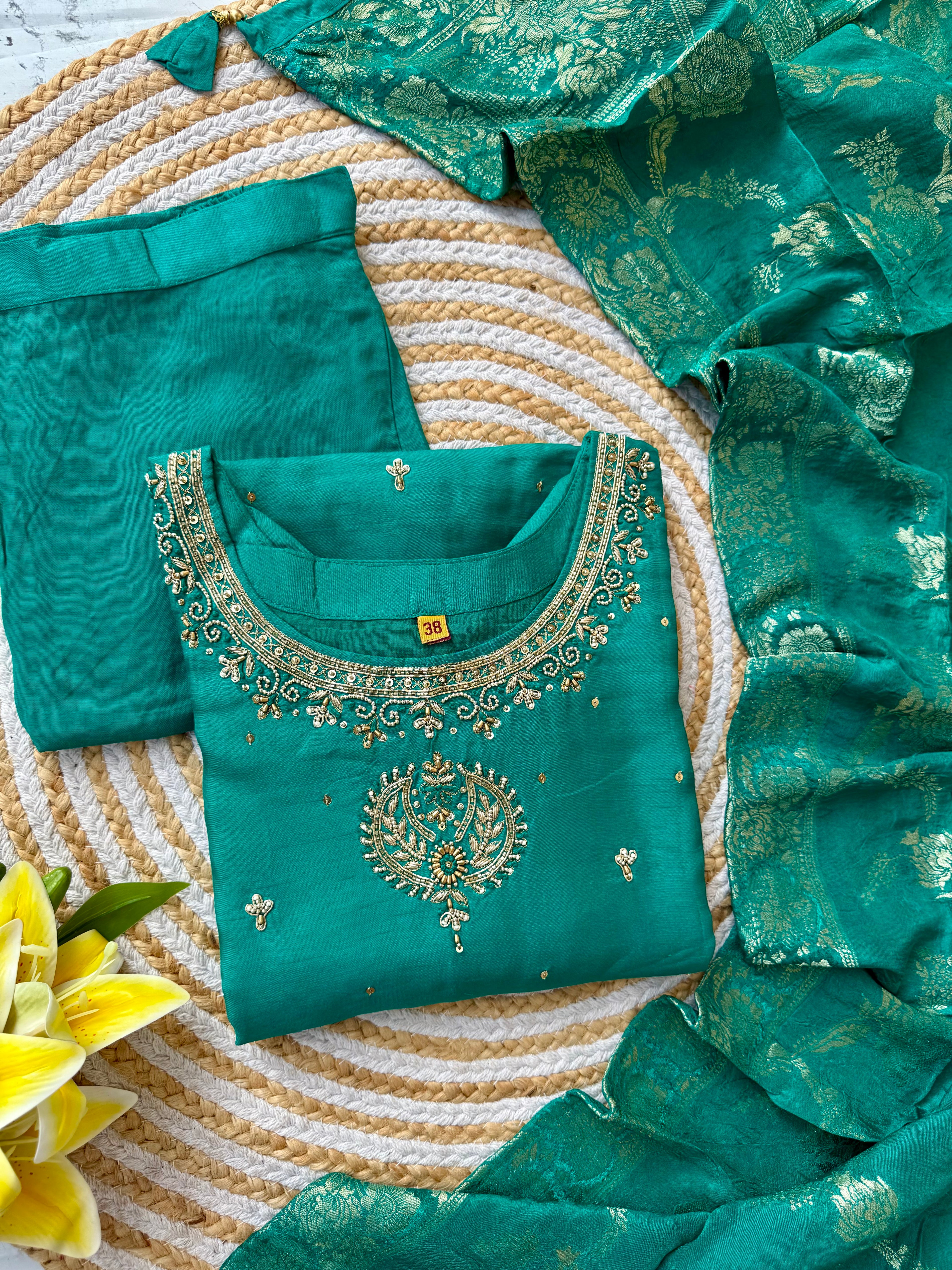 “Riddhi” Premium festive wear Rama green Dola silk kurti set 🛍️