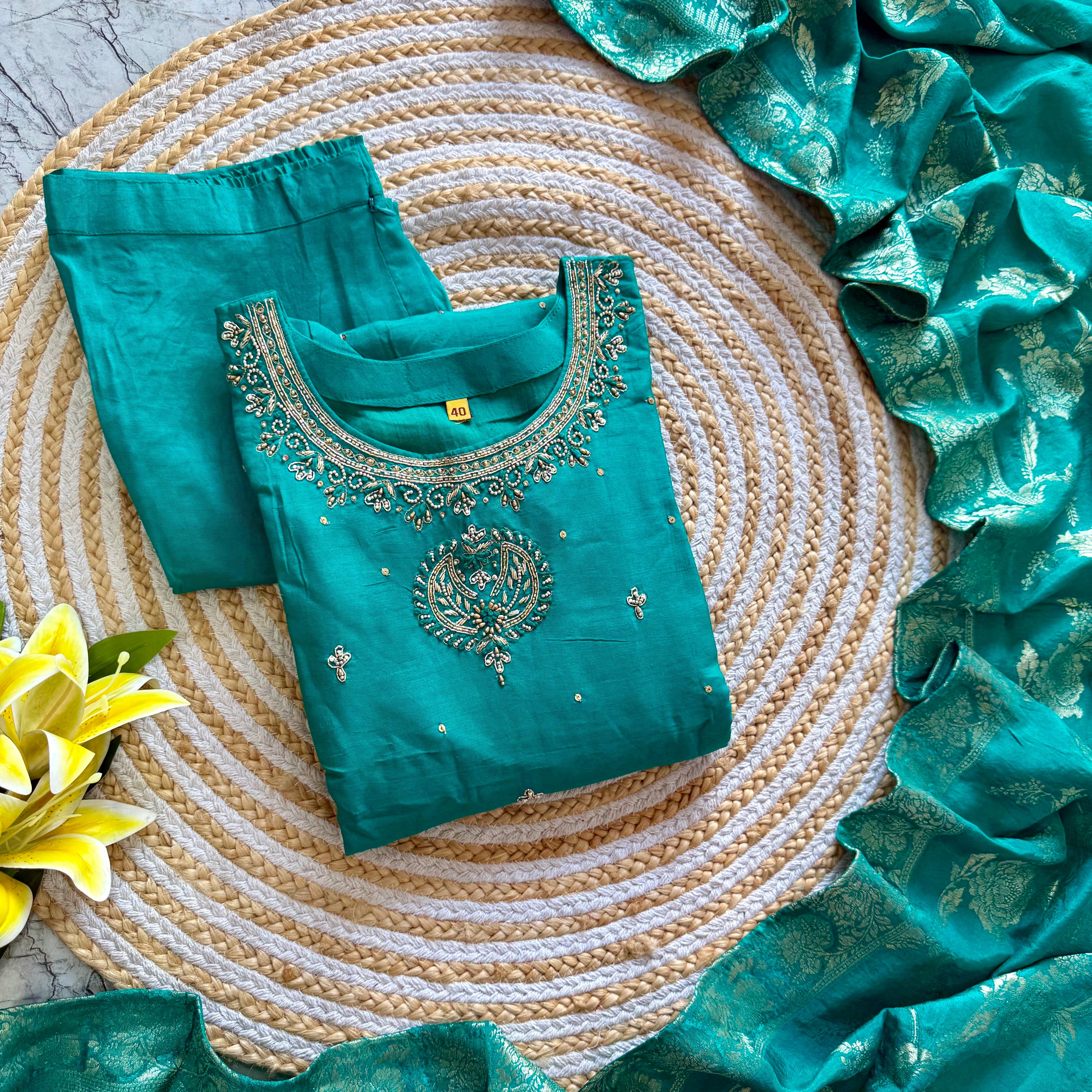 “Riddhi” Premium festive wear Rama green Dola silk kurti set 🛍️