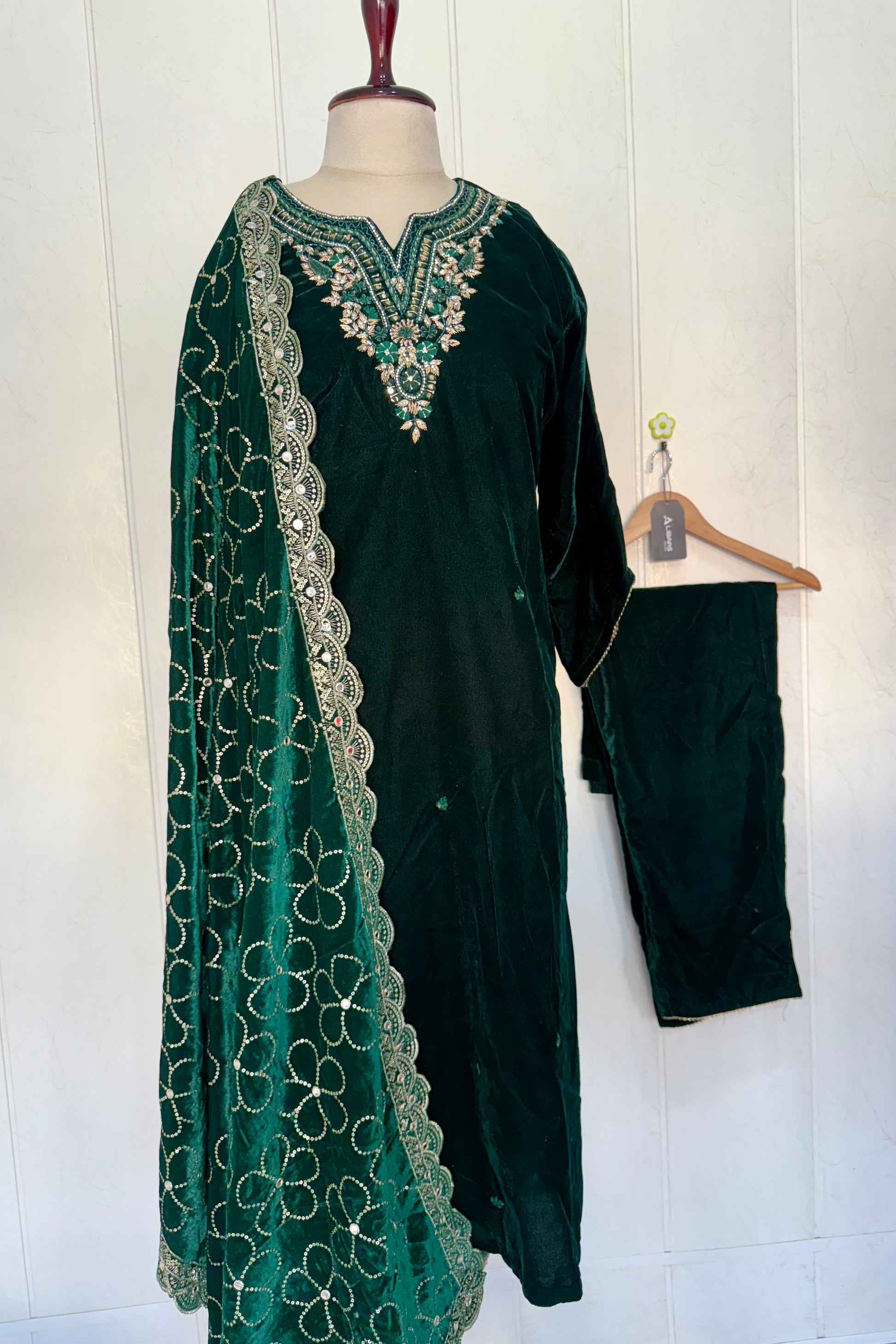 “Zara” Premium heavy velvet handwork suit with shawl set