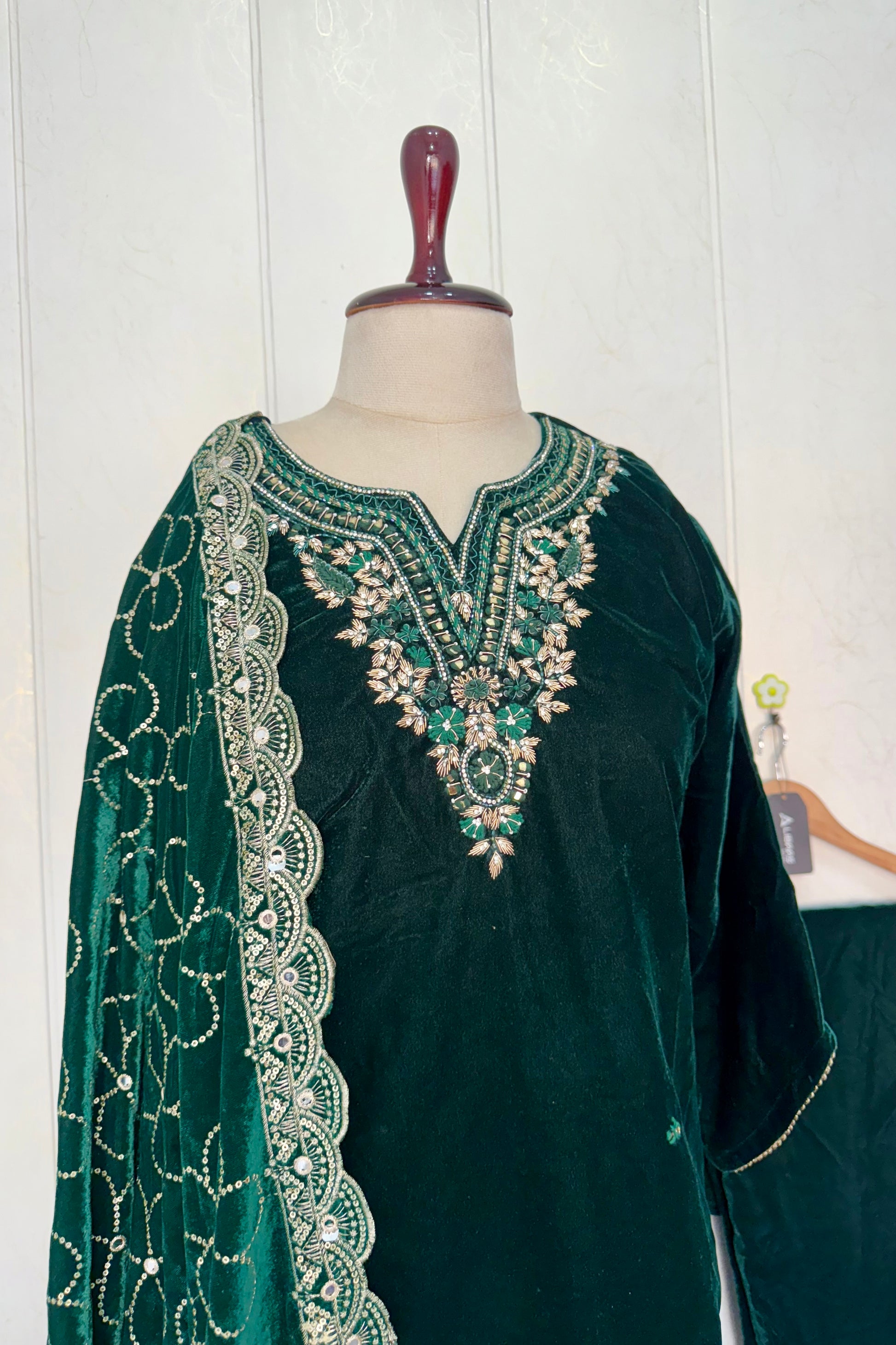 “Zara” Premium heavy velvet handwork suit with shawl set