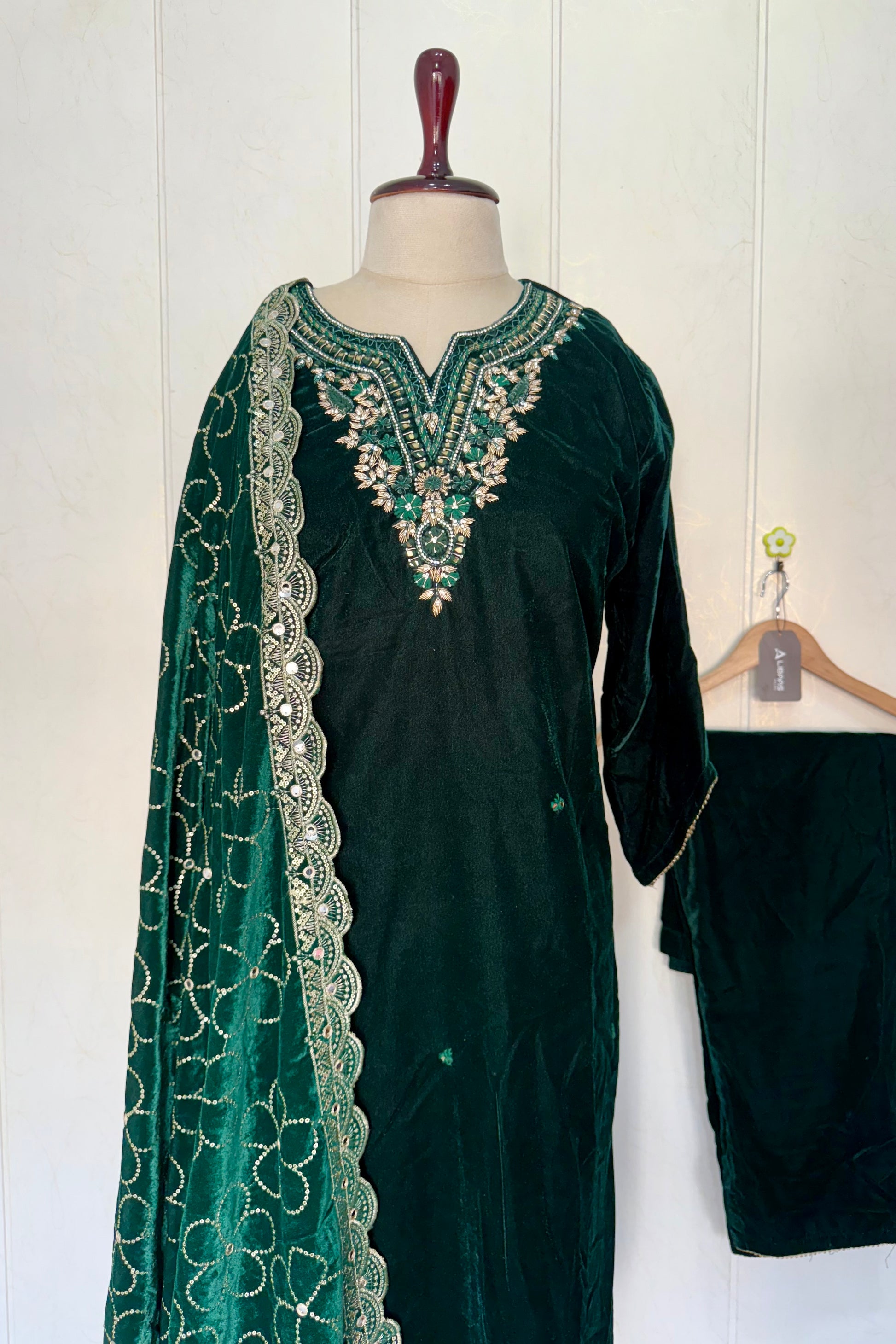 “Zara” Premium heavy velvet handwork suit with shawl set