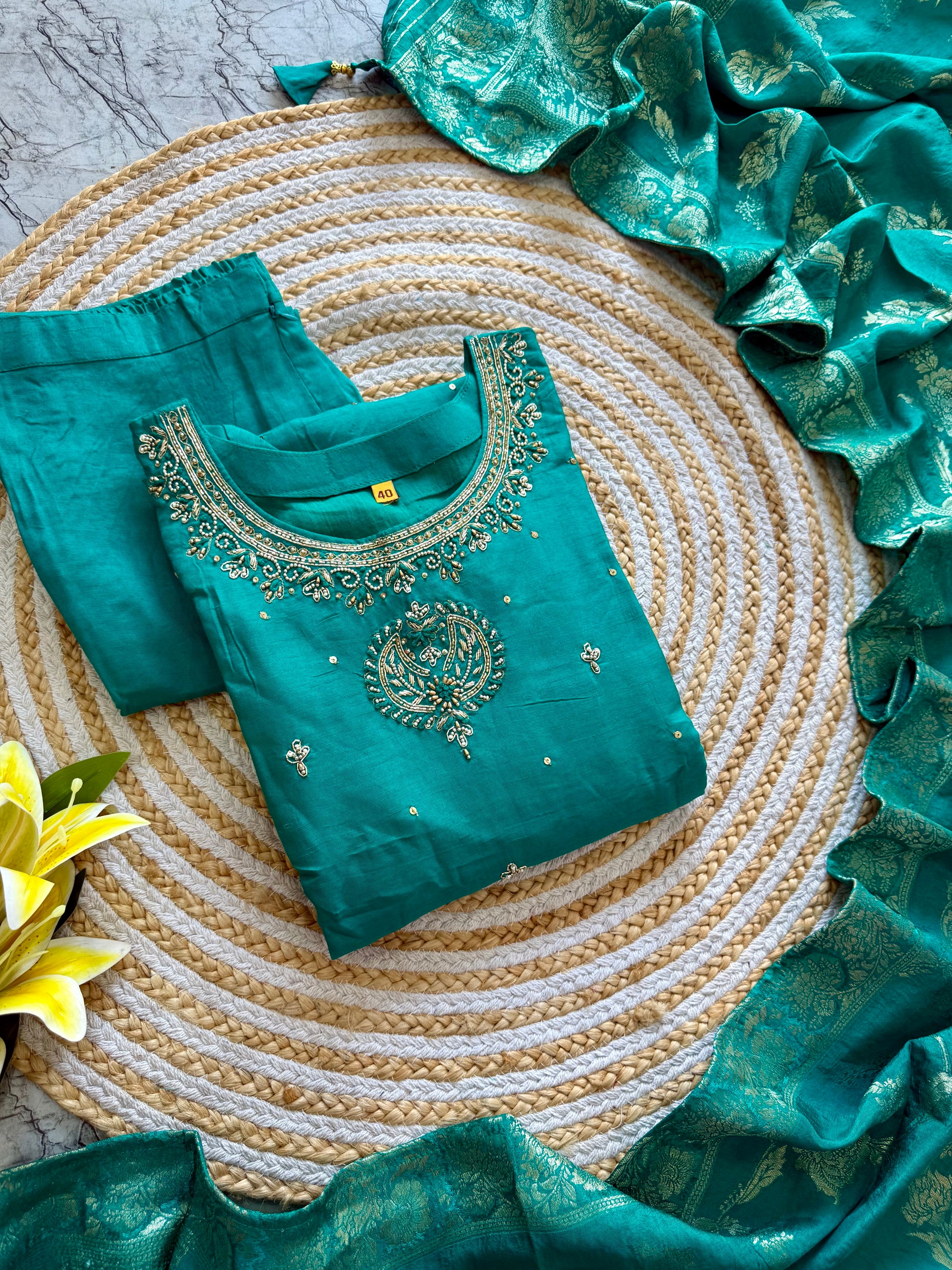 “Riddhi” Premium festive wear Rama green Dola silk kurti set 🛍️