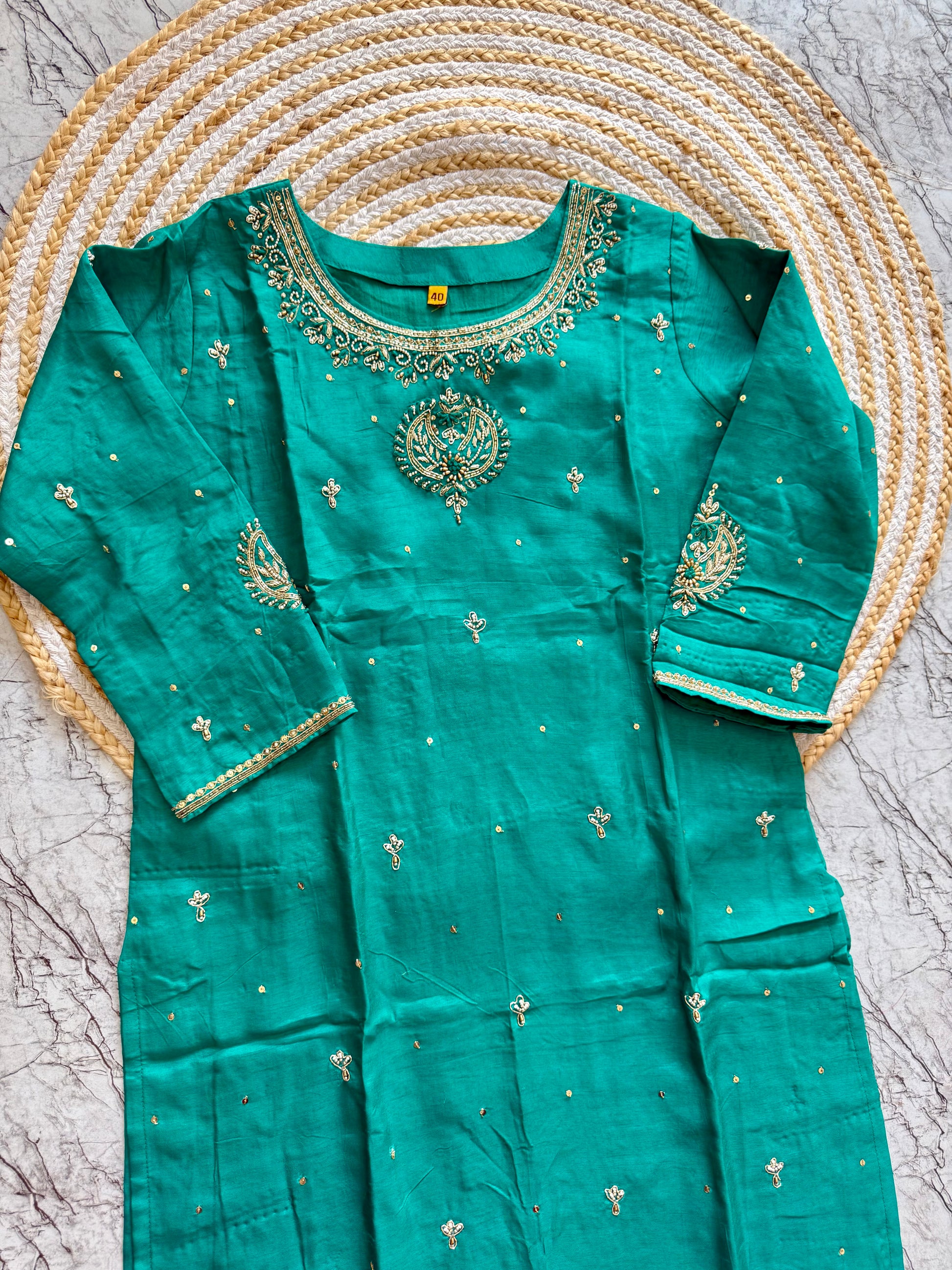 “Riddhi” Premium festive wear Rama green Dola silk kurti set 🛍️