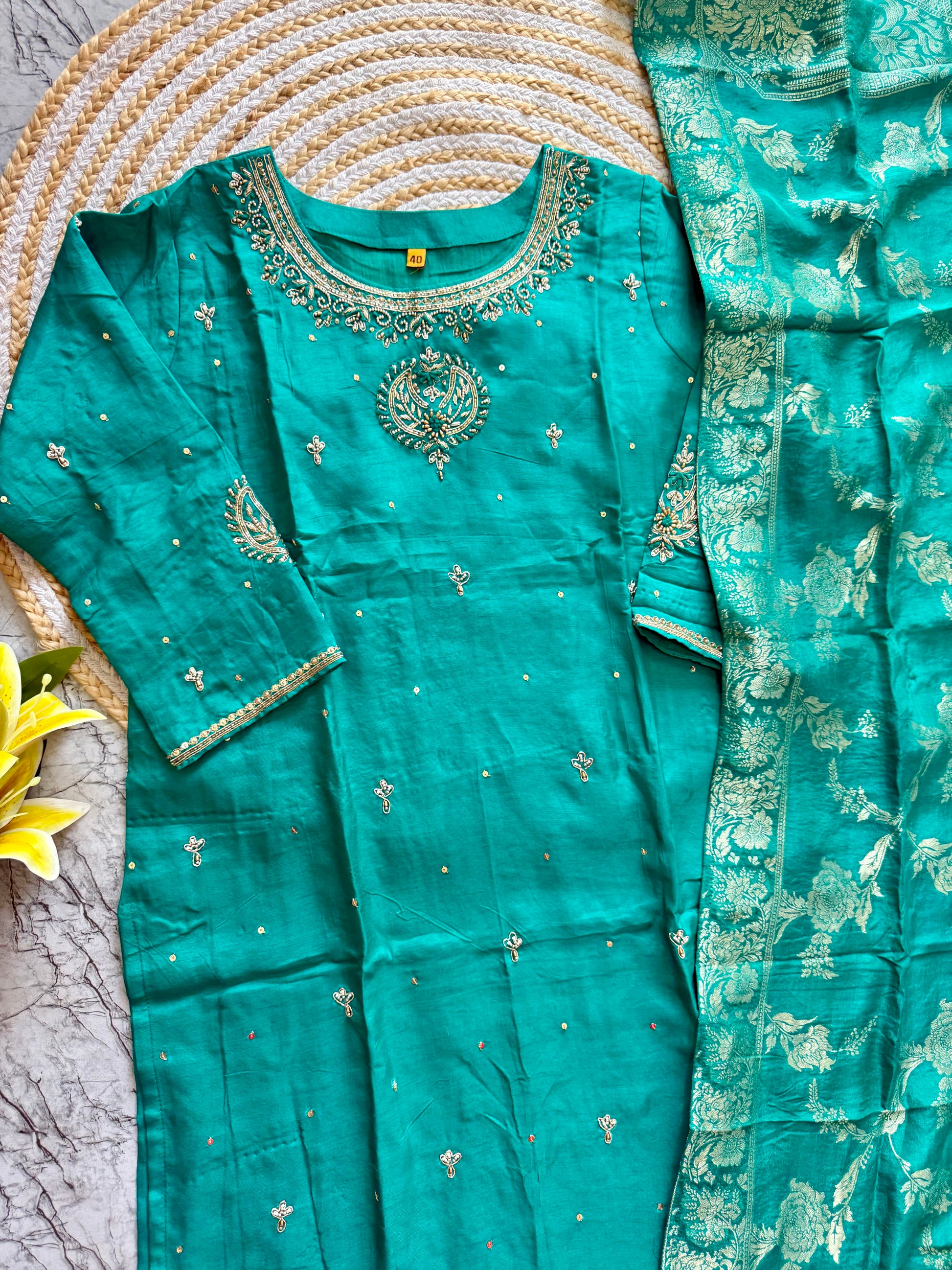 “Riddhi” Premium festive wear Rama green Dola silk kurti set 🛍️