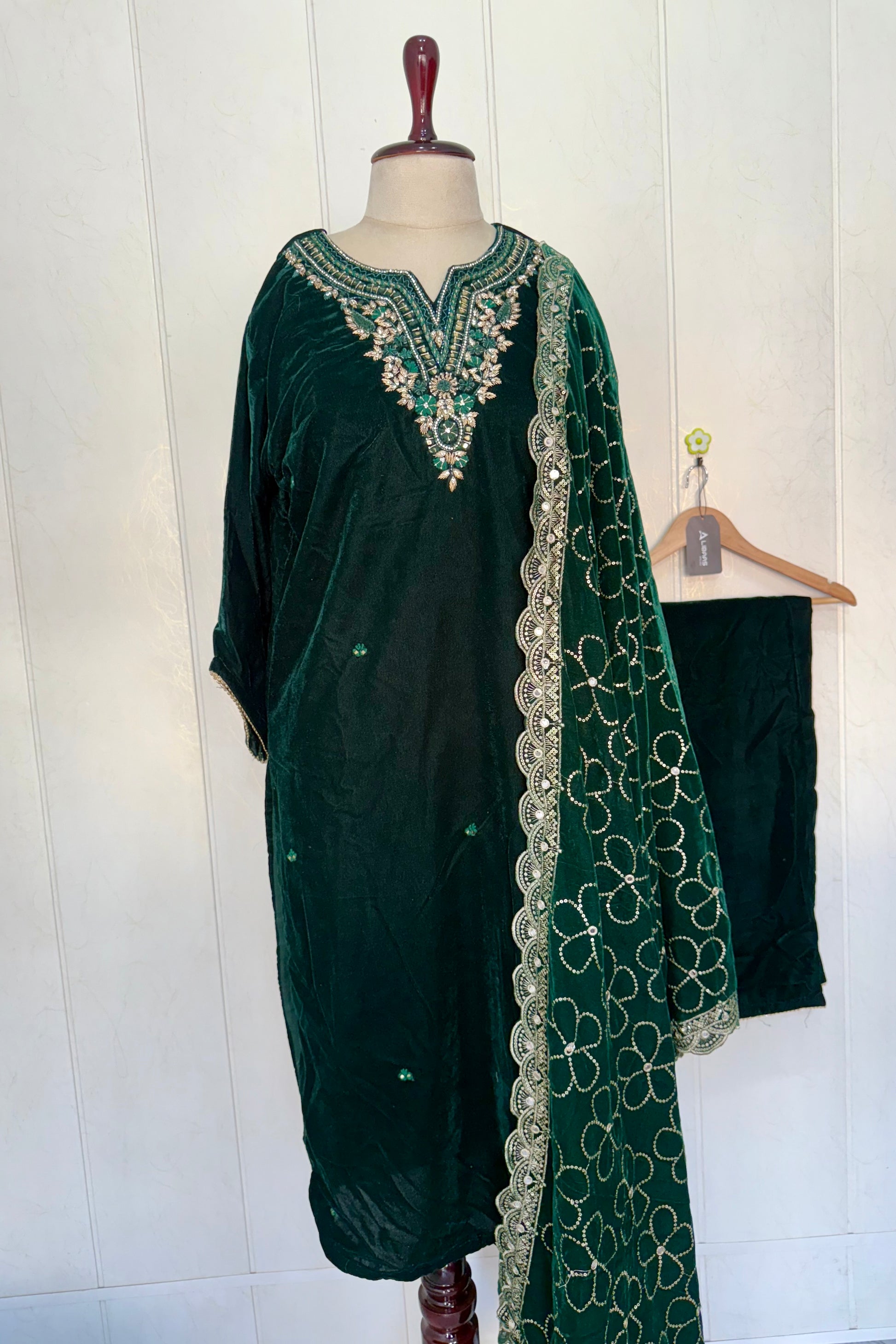 “Zara” Premium heavy velvet handwork suit with shawl set