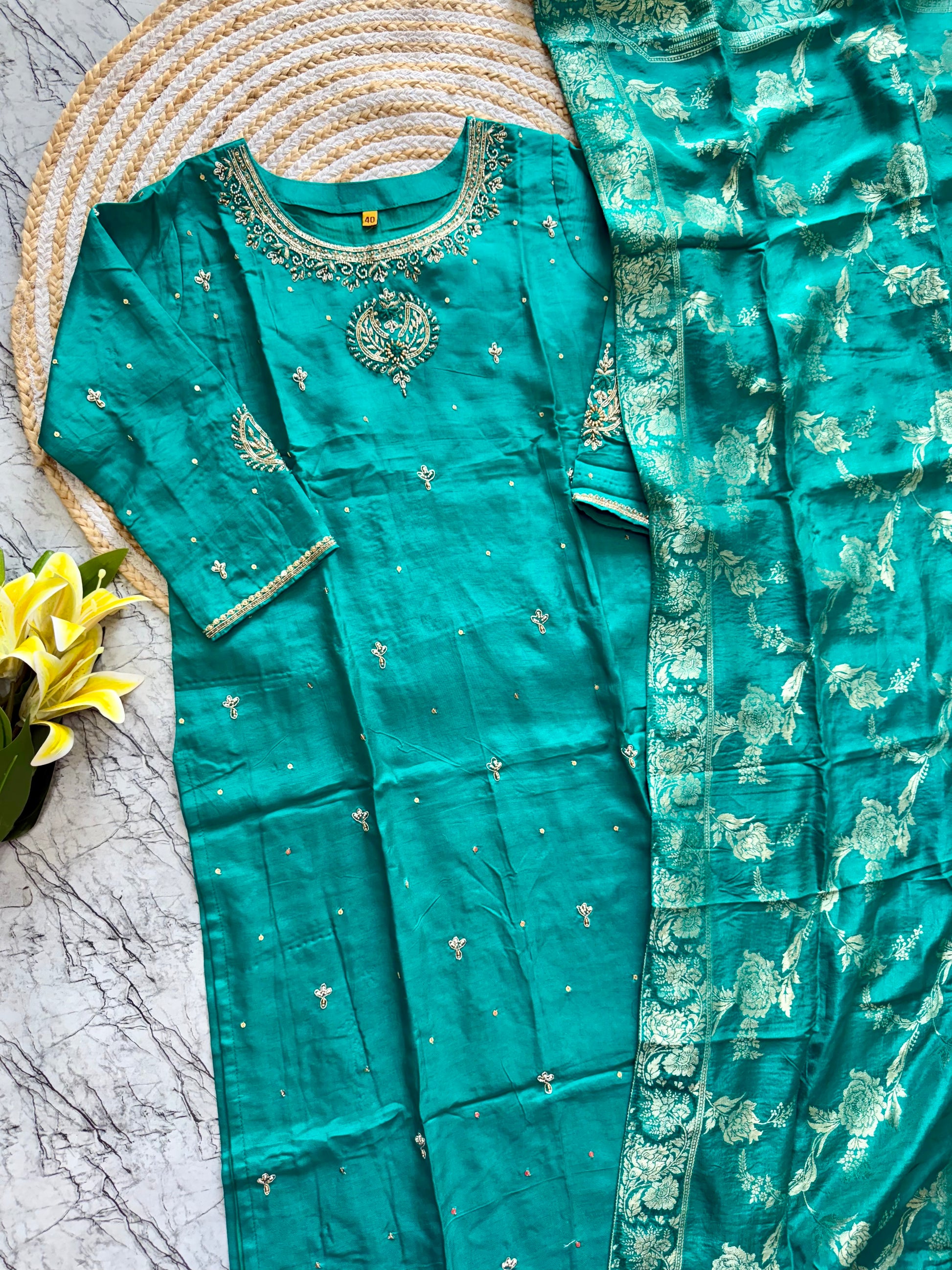 “Riddhi” Premium festive wear Rama green Dola silk kurti set 🛍️