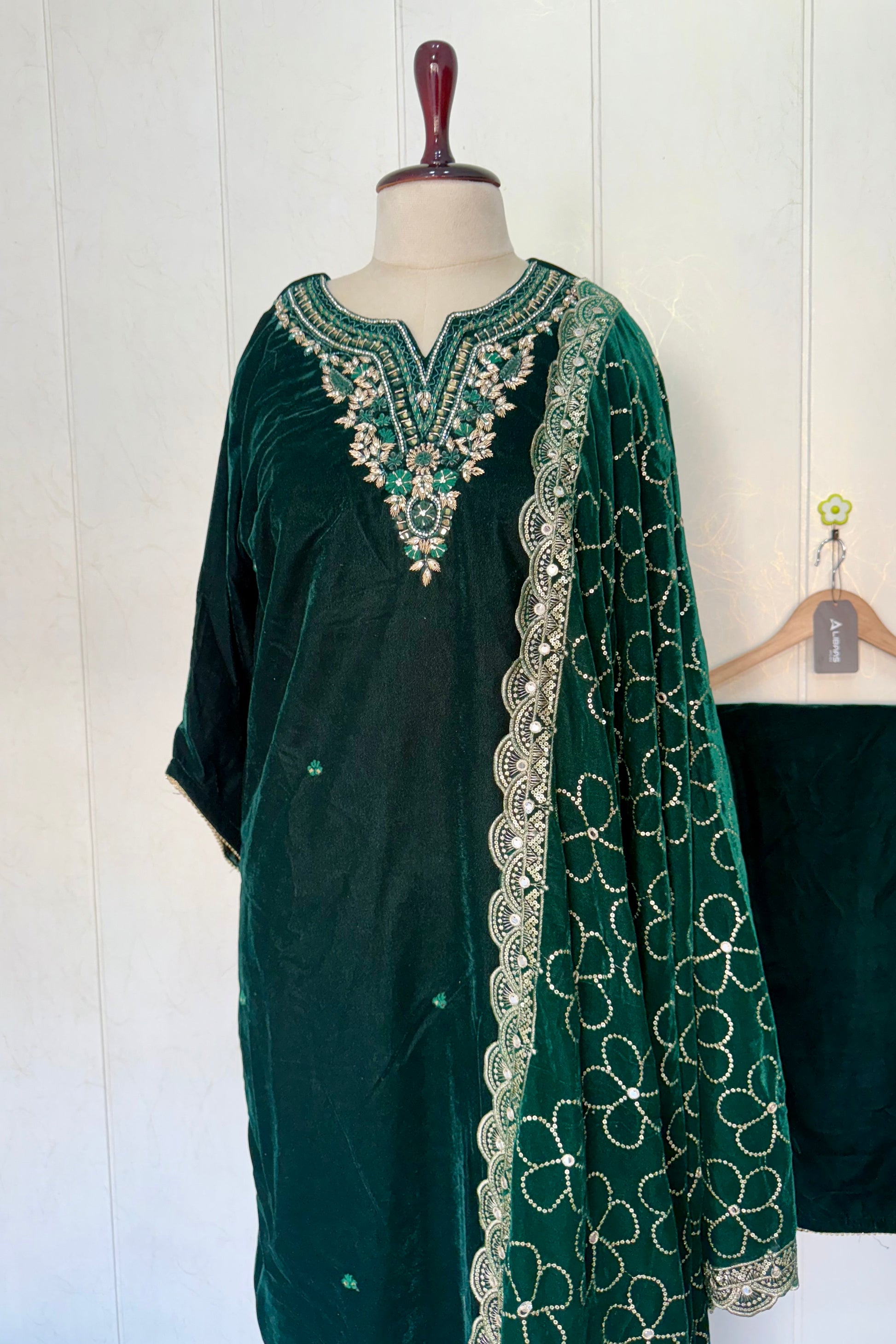 “Zara” Premium heavy velvet handwork suit with shawl set