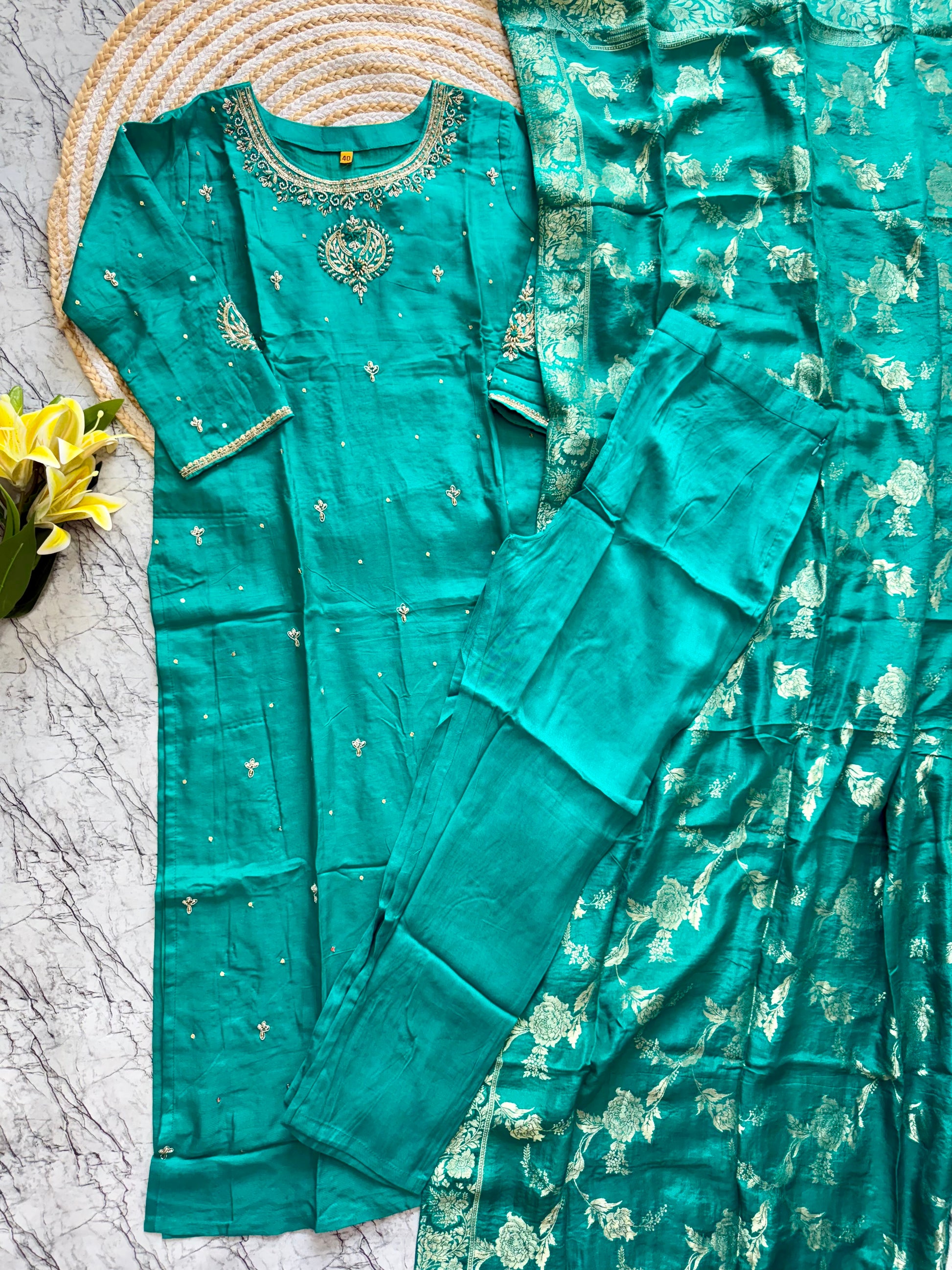 “Riddhi” Premium festive wear Rama green Dola silk kurti set 🛍️