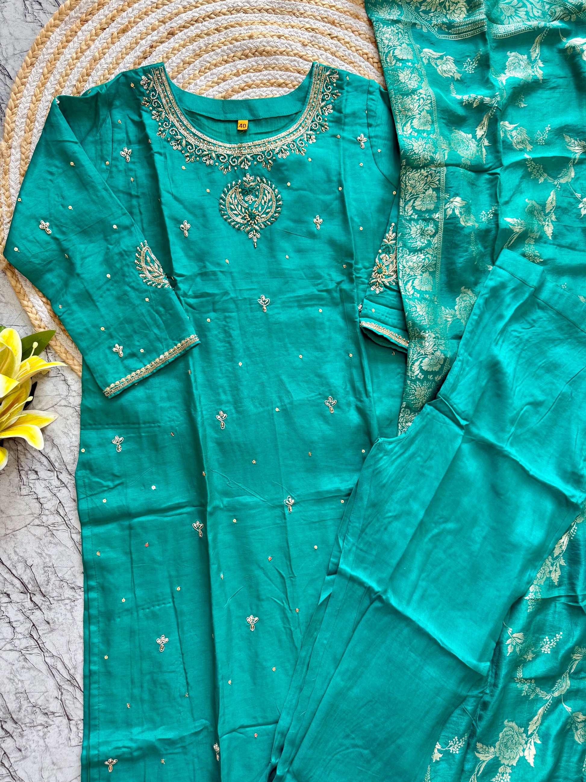 “Riddhi” Premium festive wear Rama green Dola silk kurti set 🛍️