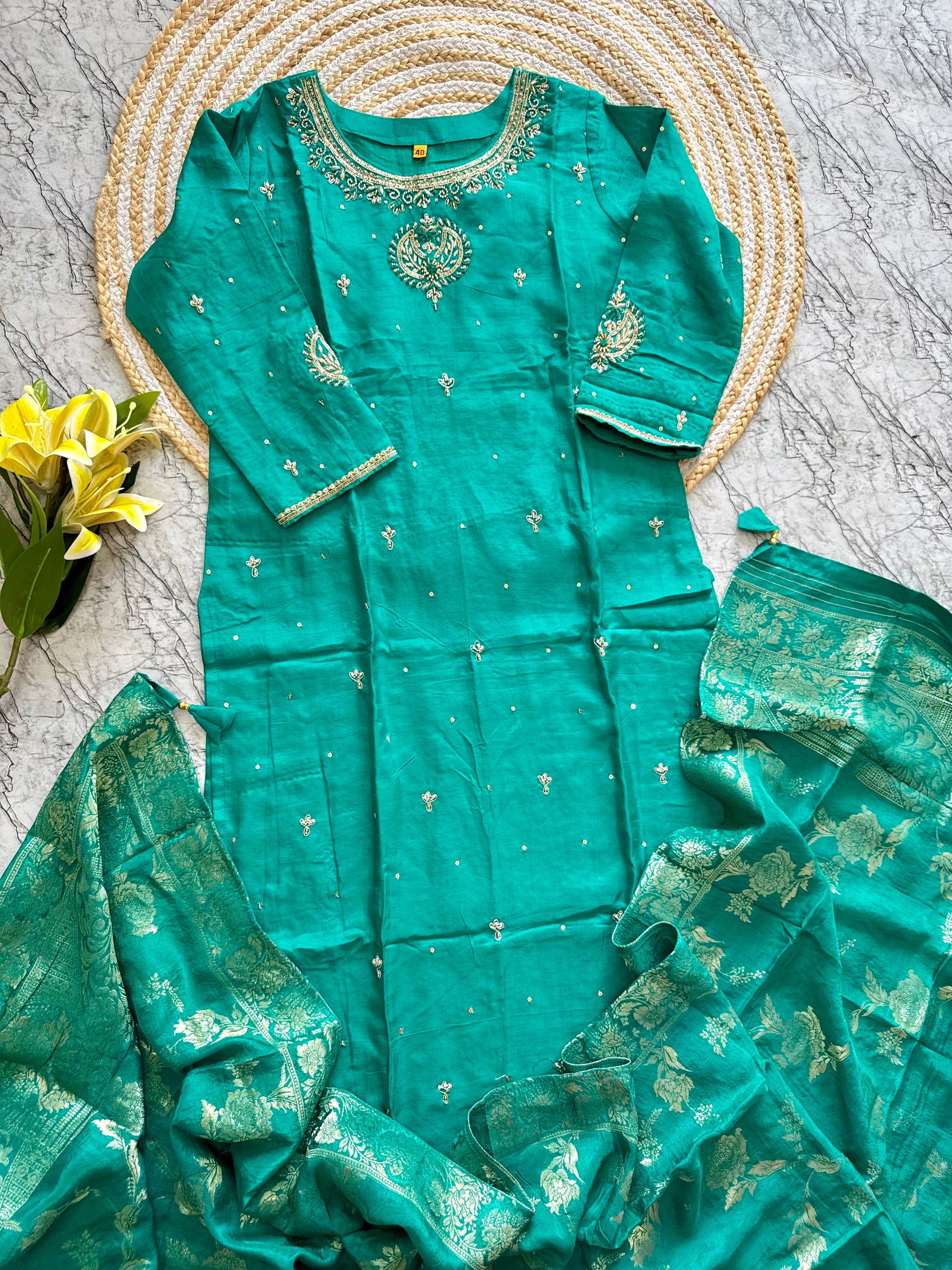 “Riddhi” Premium festive wear Rama green Dola silk kurti set 🛍️