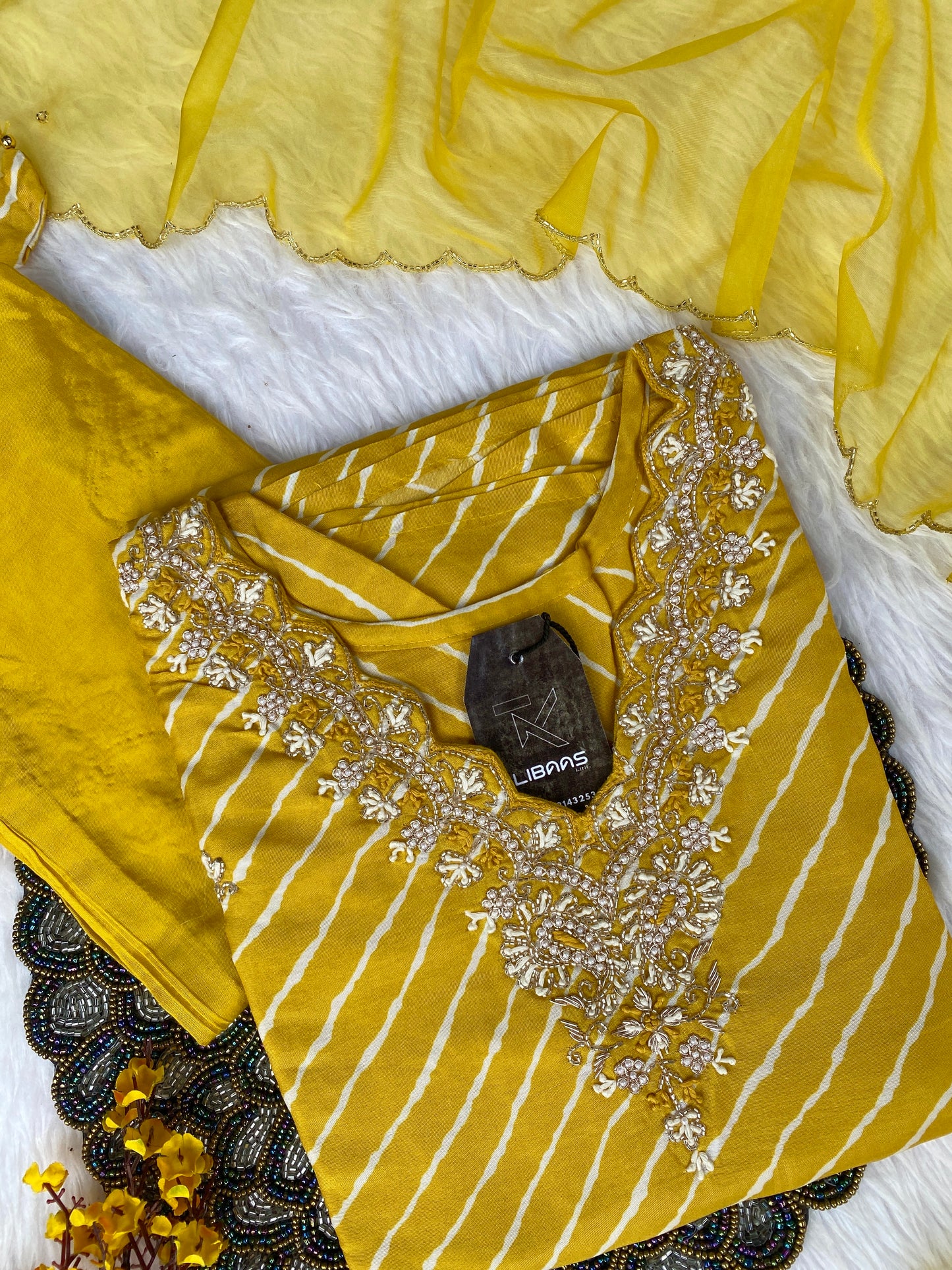 “Mahtab” Beautiful yellow dola silk set 🛍️