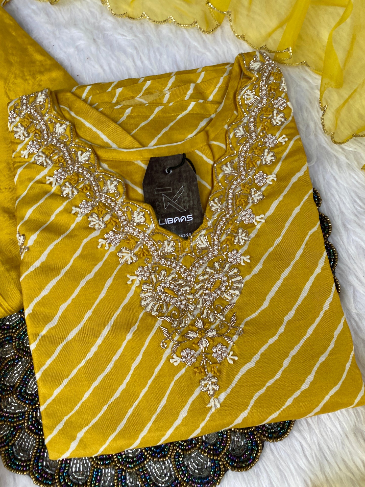 “Mahtab” Beautiful yellow dola silk set 🛍️