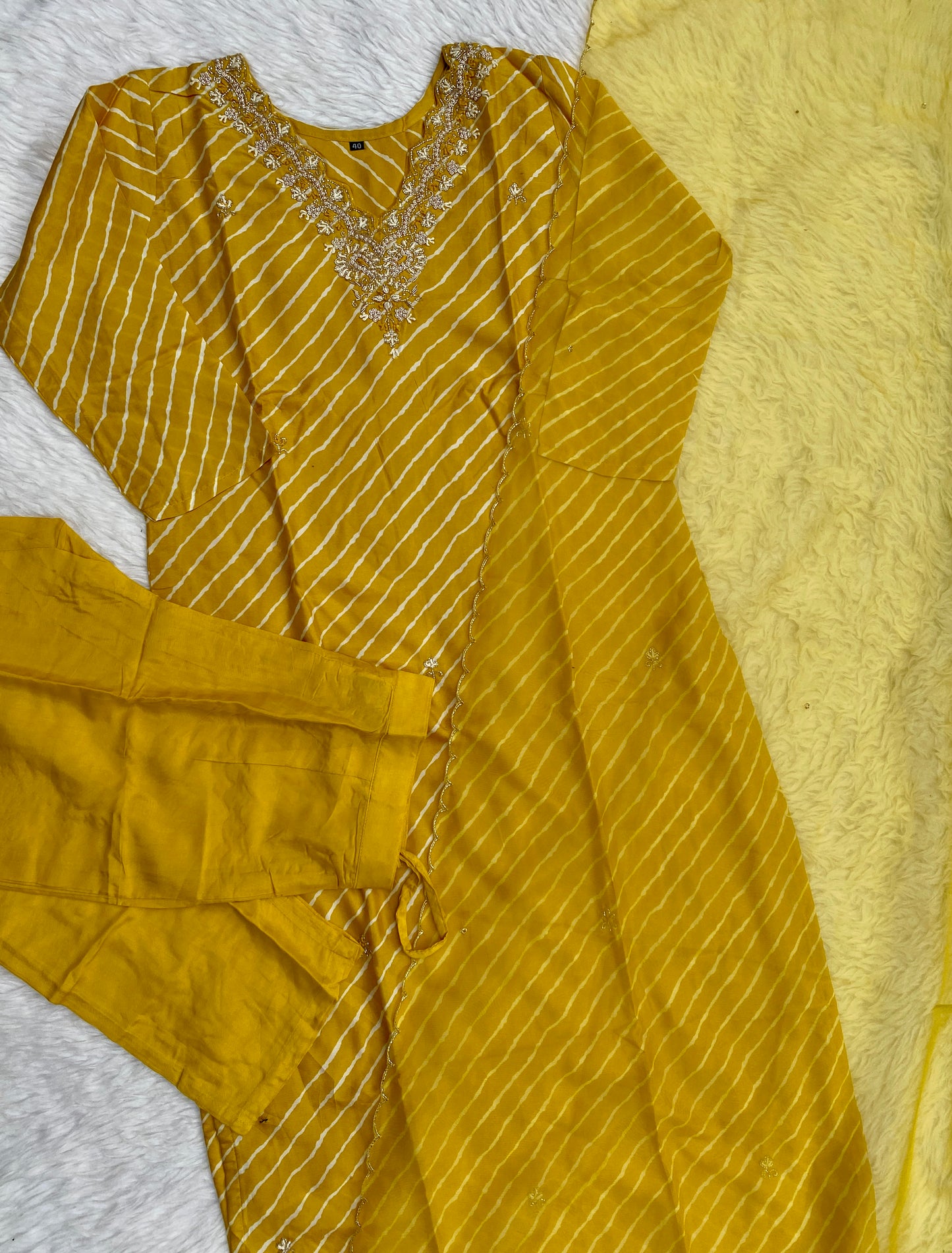 “Mahtab” Beautiful yellow dola silk set 🛍️