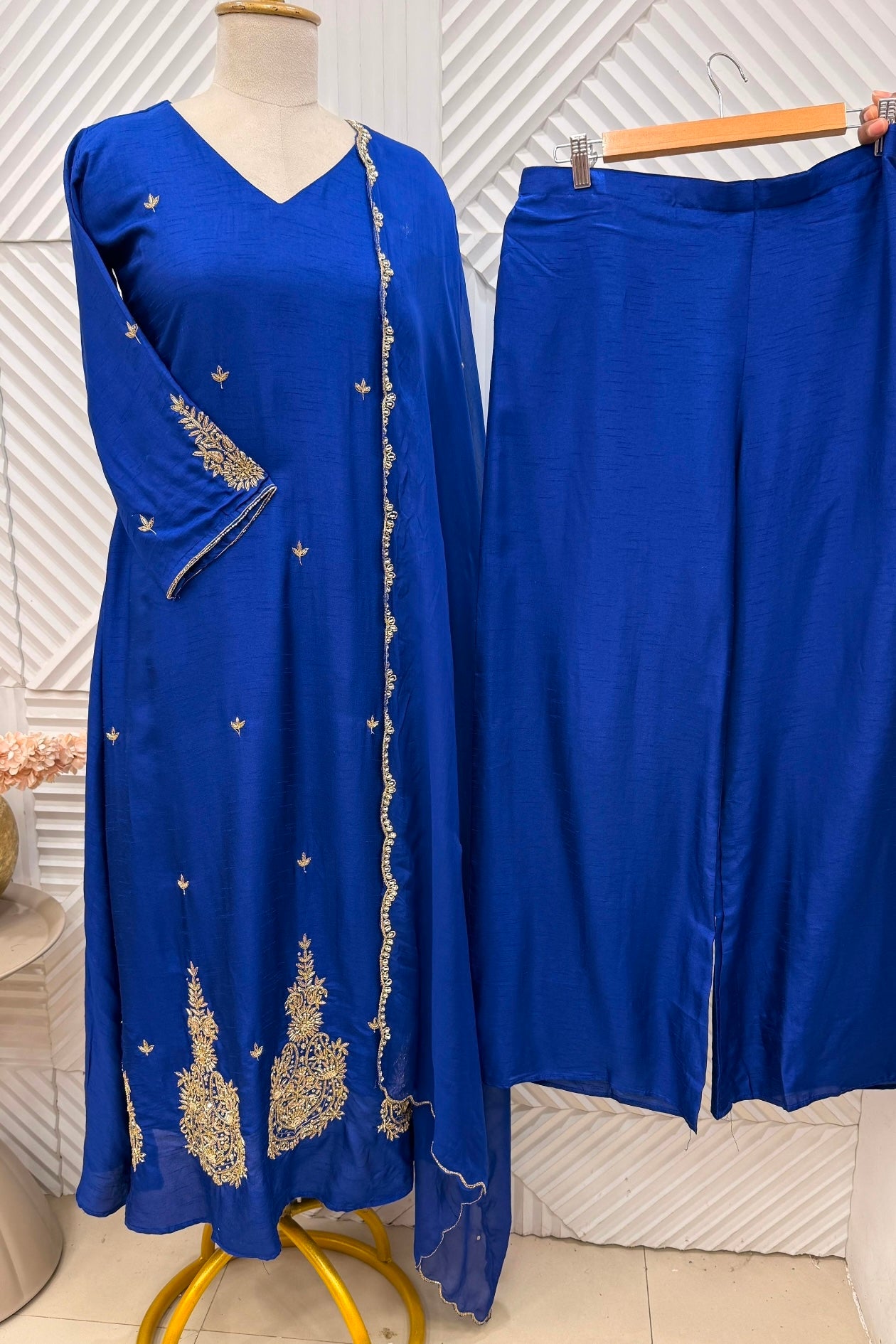 ✨”Aarti– Premium Dola Silk Heavy Anarkali Kurta Set