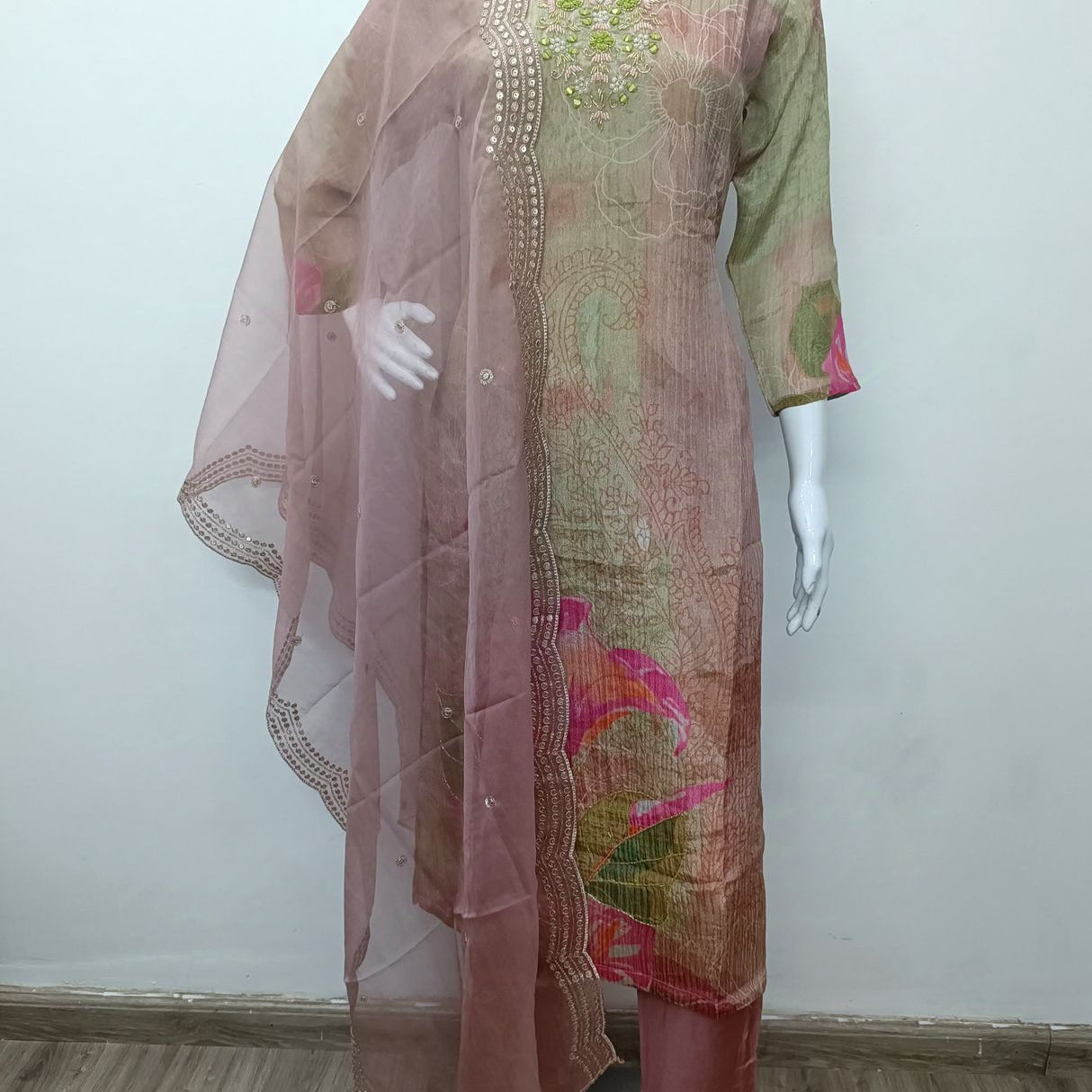 “Tajassus" Premium printed organza handcrafted kurti bottom with dupatta set 🛍️