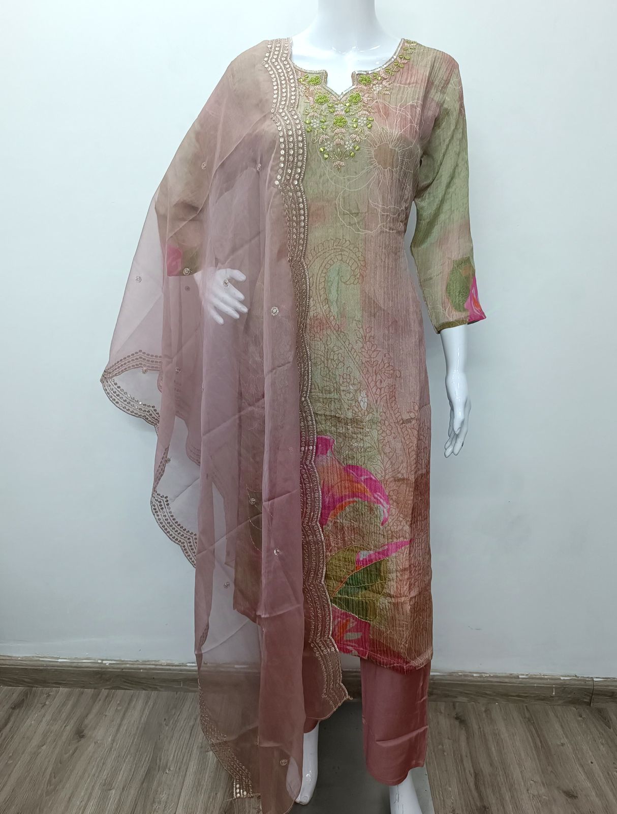 “Tajassus" Premium printed organza handcrafted kurti bottom with dupatta set 🛍️