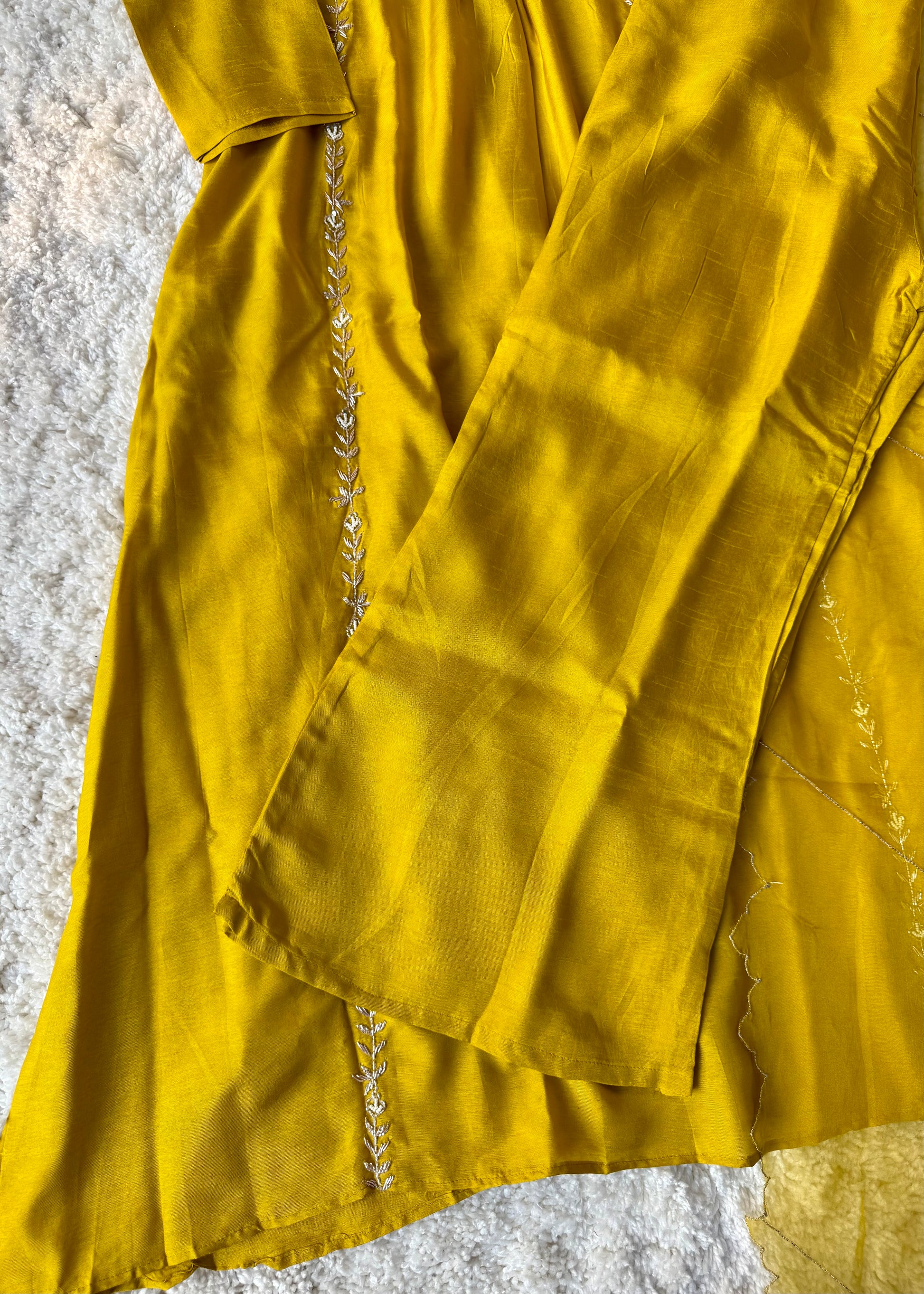 “Eira” Heavy handwork Dola silk A line kurti set 🛍️