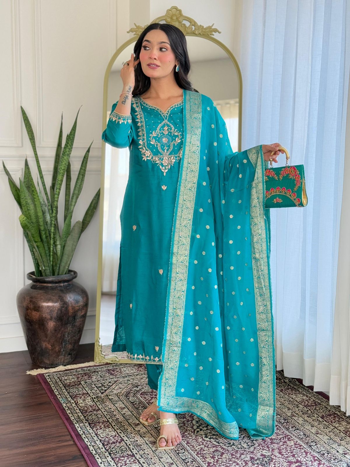 “RIWAYAT” Premium festive wear Rama green Dola silk set 🛍️