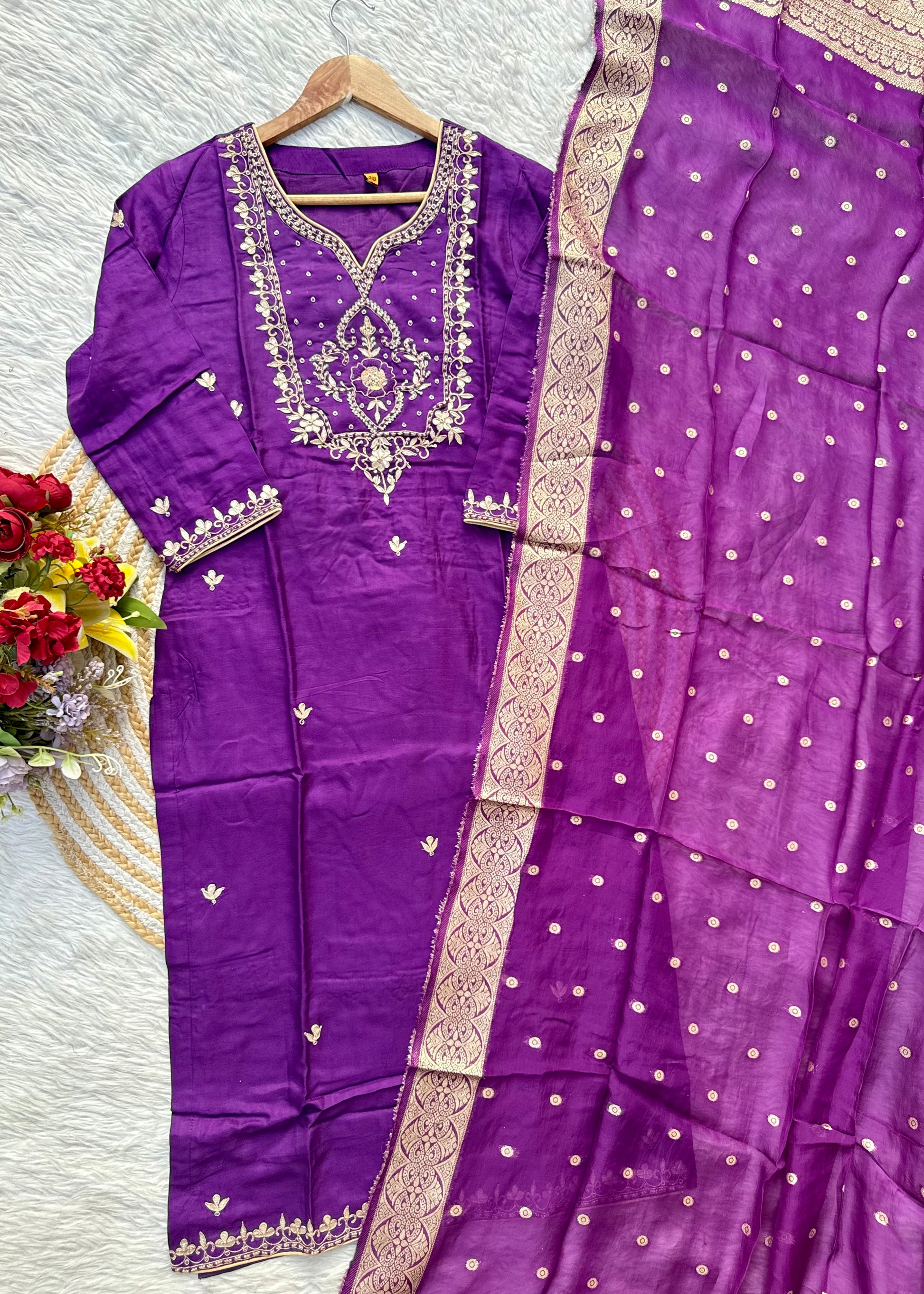 “RIWAYAT” Premium festive wear Dola silk set 🛍️