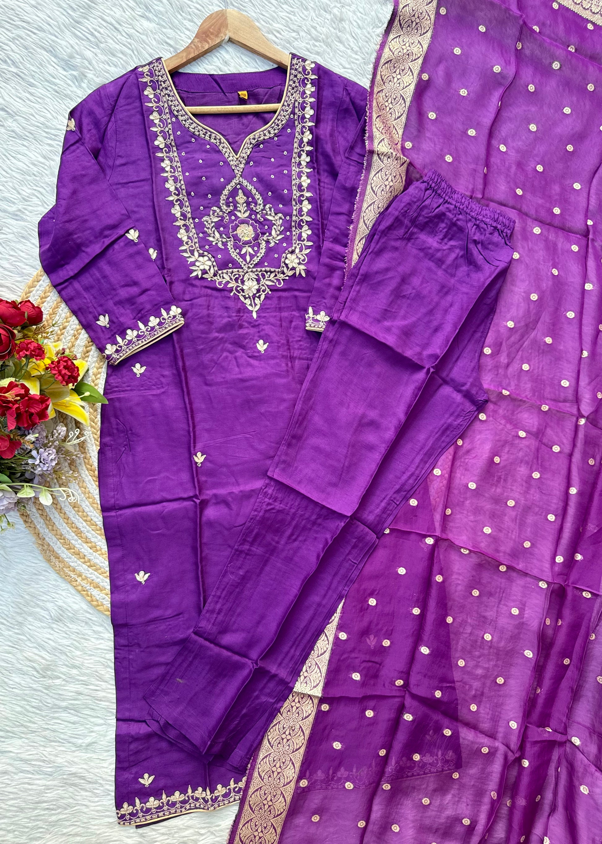 “RIWAYAT” Premium festive wear Dola silk set 🛍️