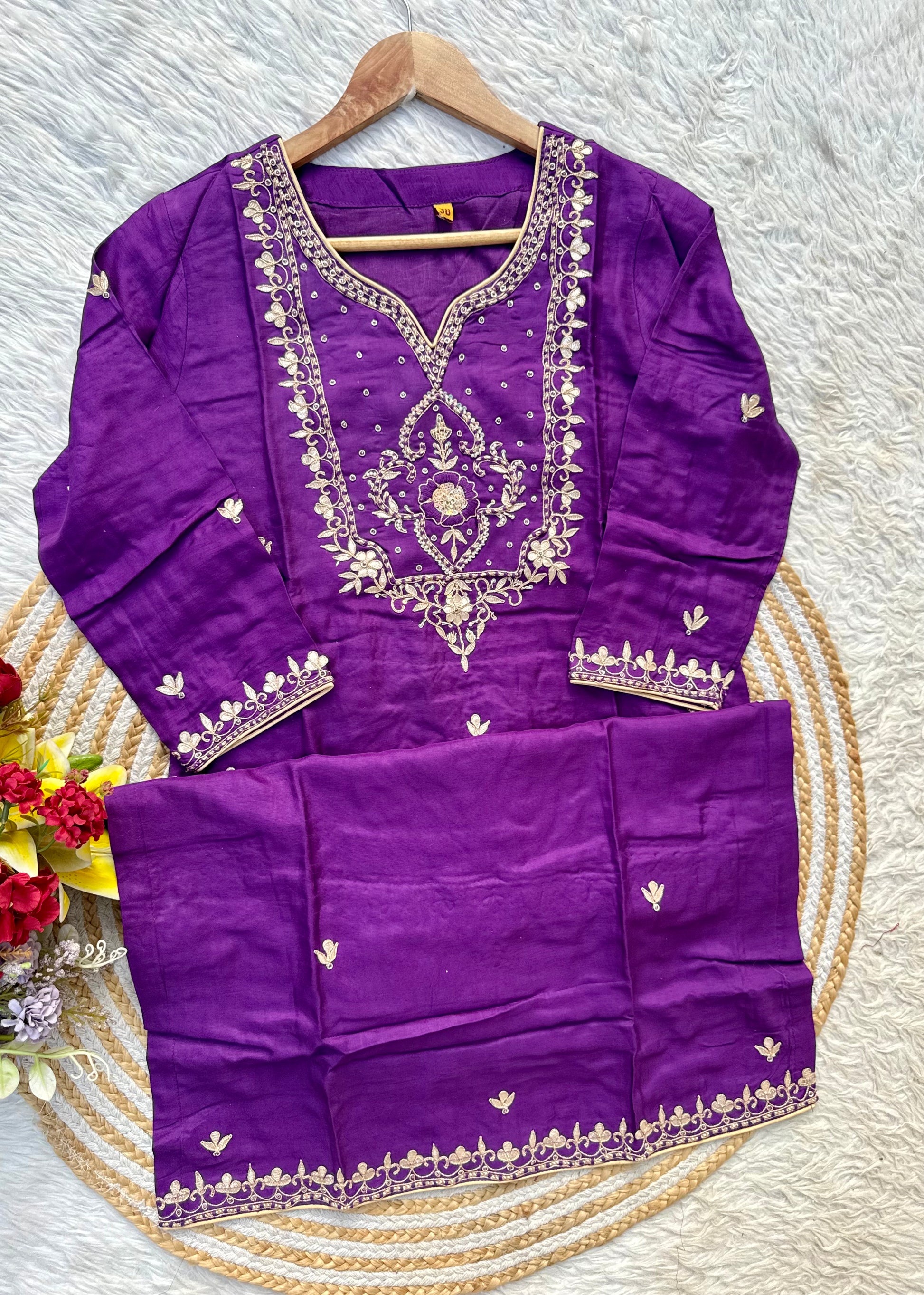 “RIWAYAT” Premium festive wear Dola silk set 🛍️
