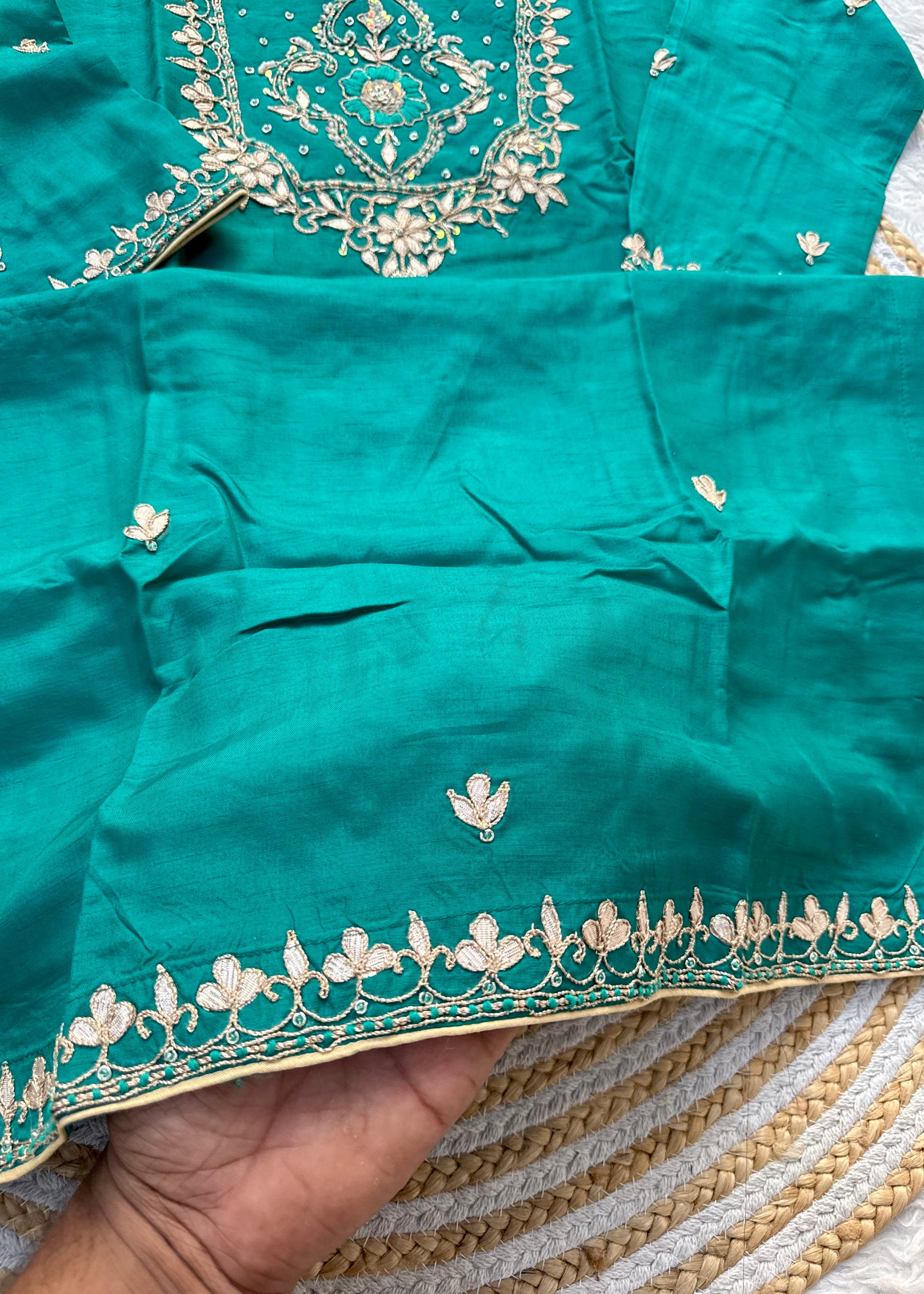 “RIWAYAT” Premium festive wear Dola silk set 🛍️