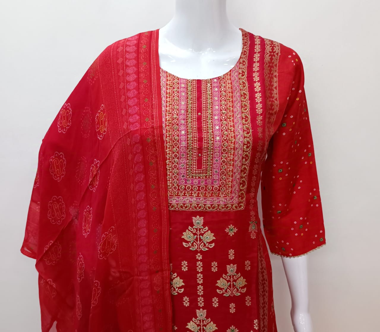 “Mustarab” Beautiful jacquard silk kurti pant with dupatta set 🛍️♥️