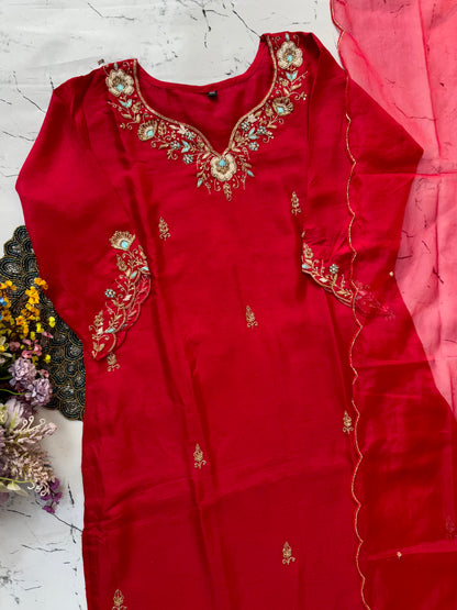 “Amaira” A very beautiful dola silk handwork set 🛍️