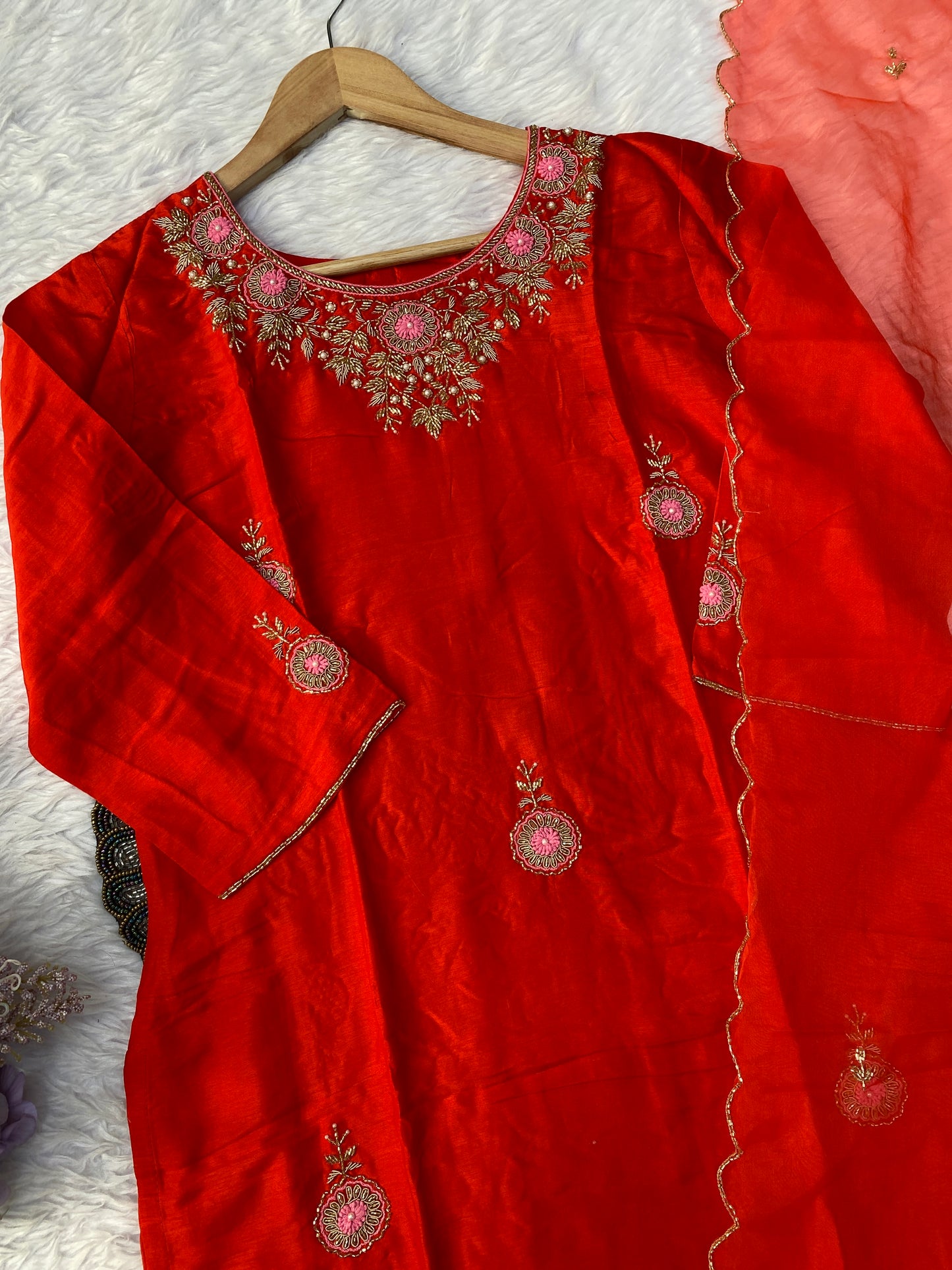 “Tamanna” Karwa chaut special Dola silk handwork suit set 🛍️