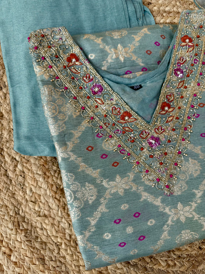 “Gaytri” Beautiful  jacquard silk kurti pant with dupatta set 🛍️♥️