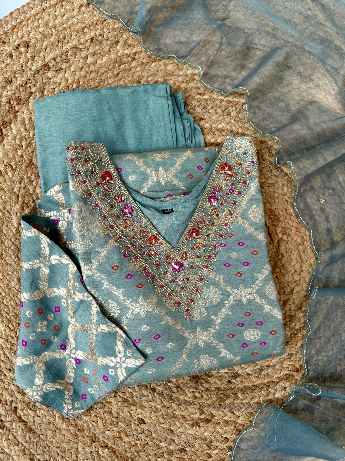 “Gaytri” Beautiful  jacquard silk kurti pant with dupatta set 🛍️♥️