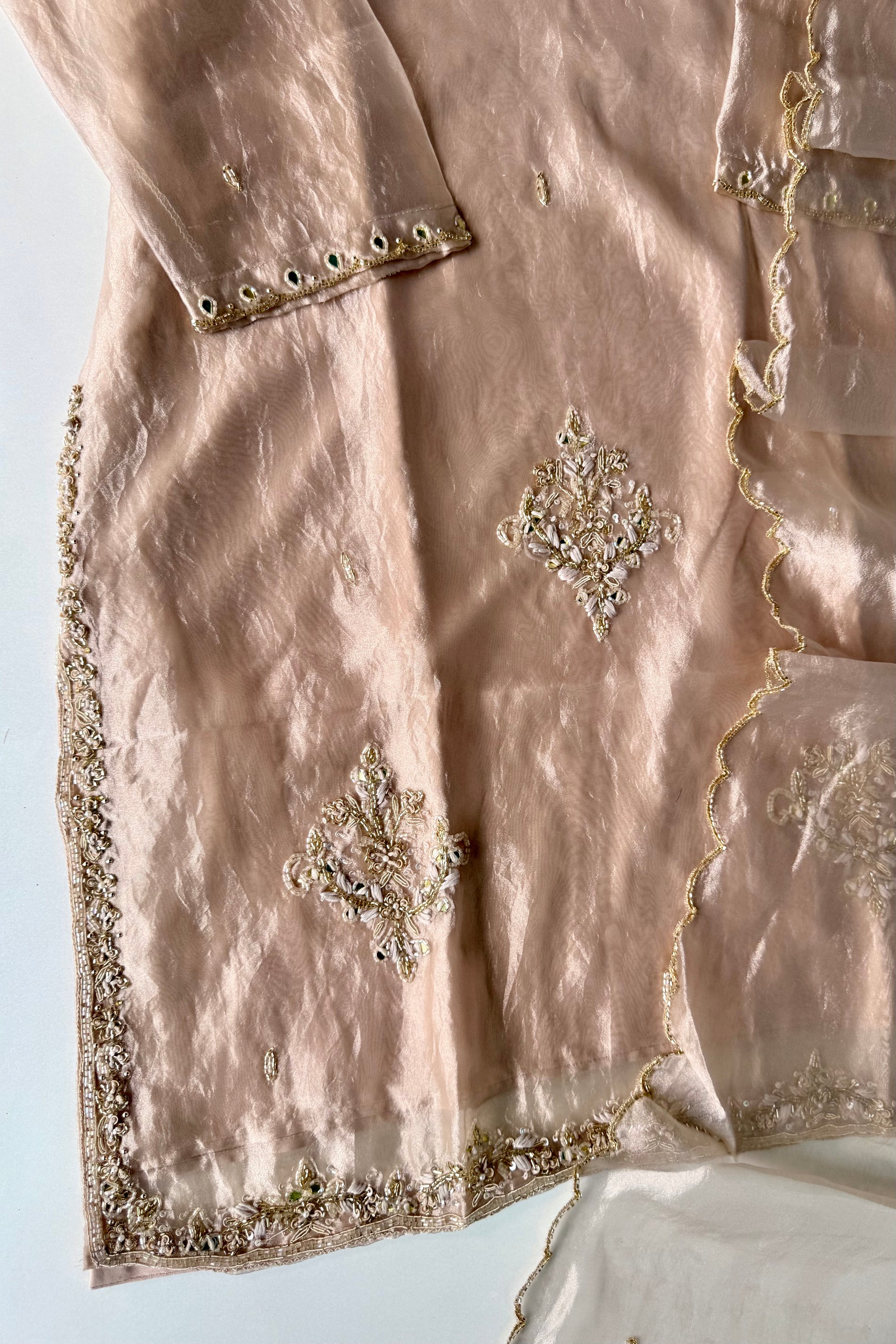 ✨Ruhani – Luxury Ivory Glass Tissue Divider Suit Set