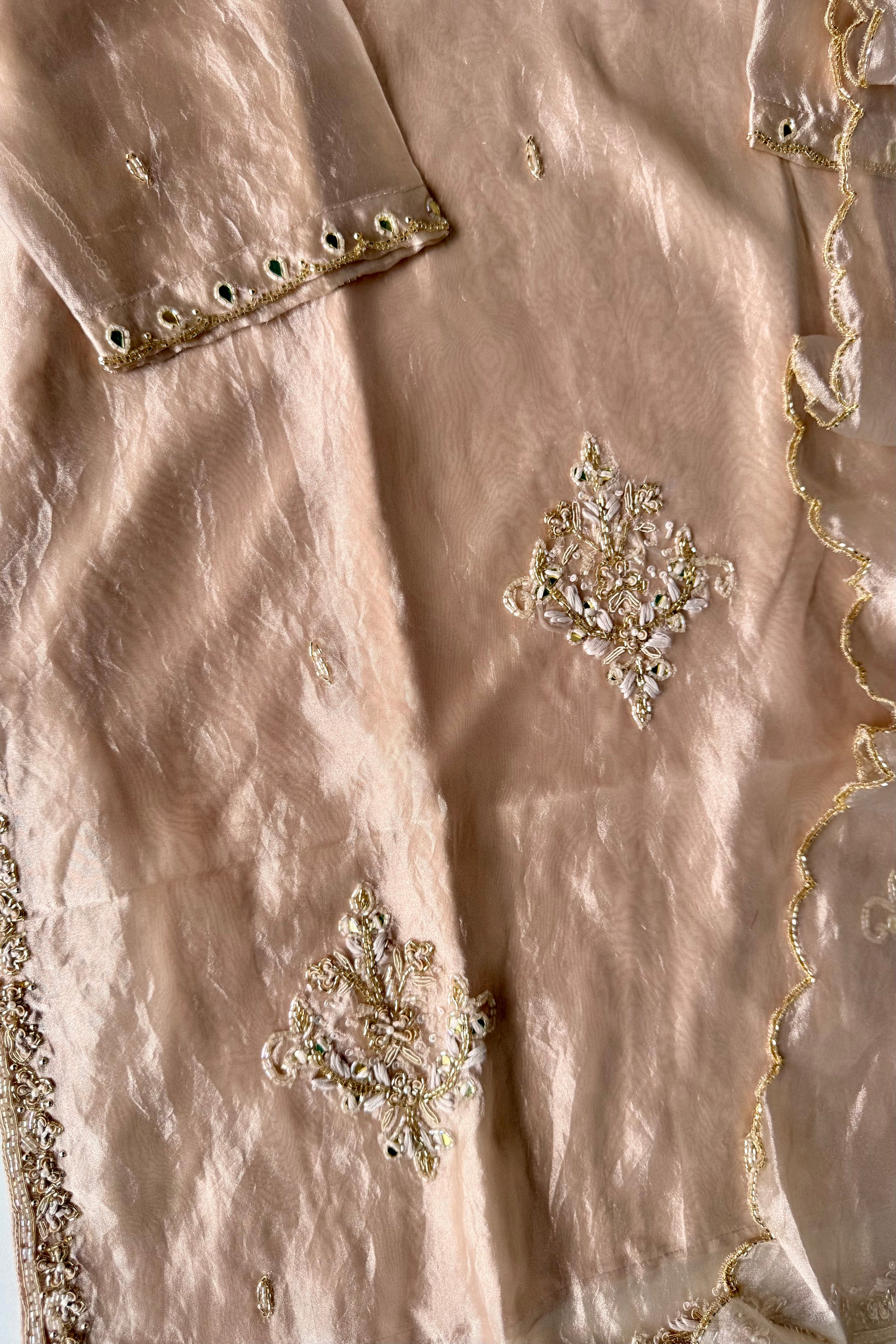 ✨Ruhani – Luxury Ivory Glass Tissue Divider Suit Set