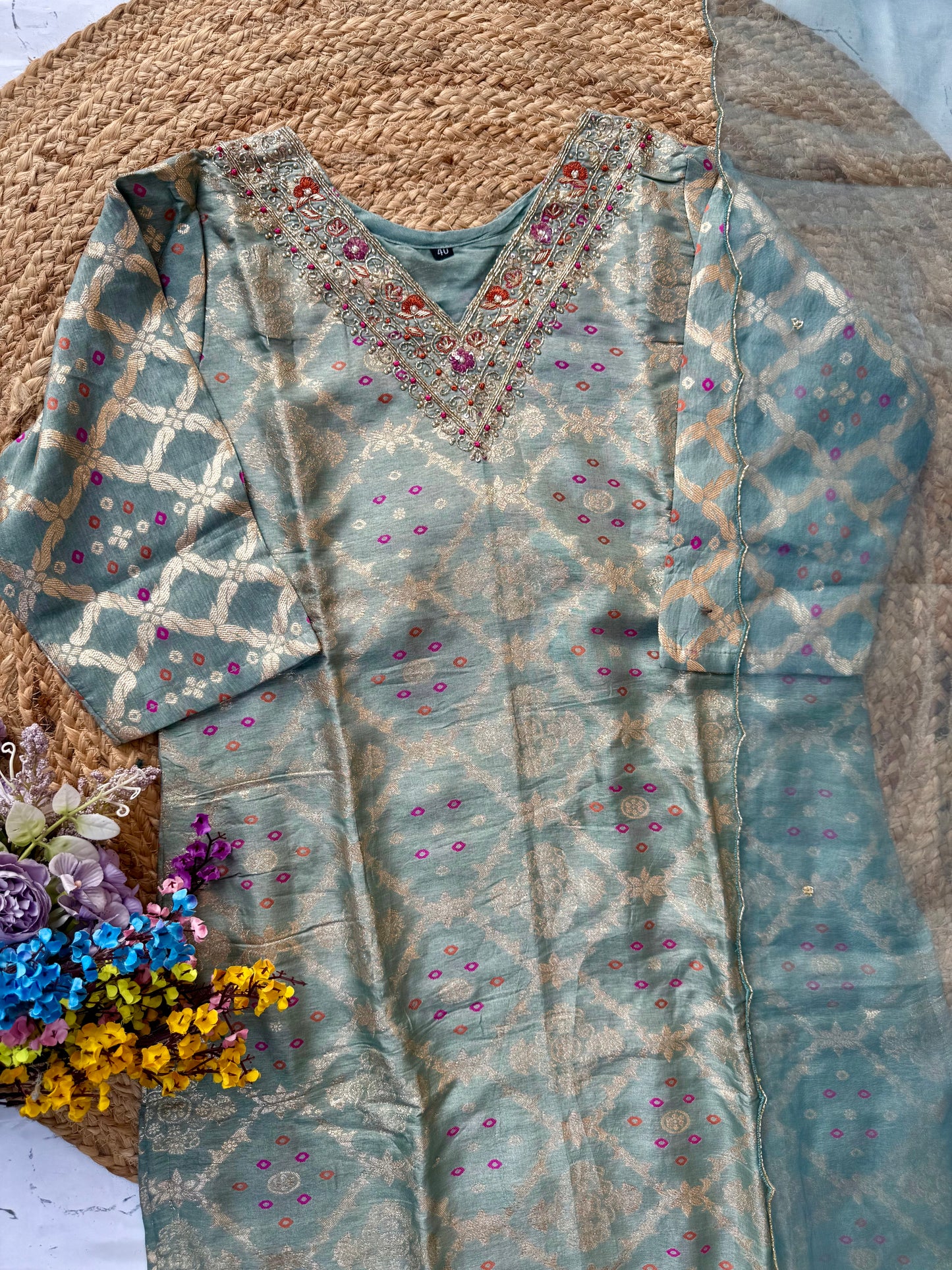 “Gaytri” Beautiful  jacquard silk kurti pant with dupatta set 🛍️♥️