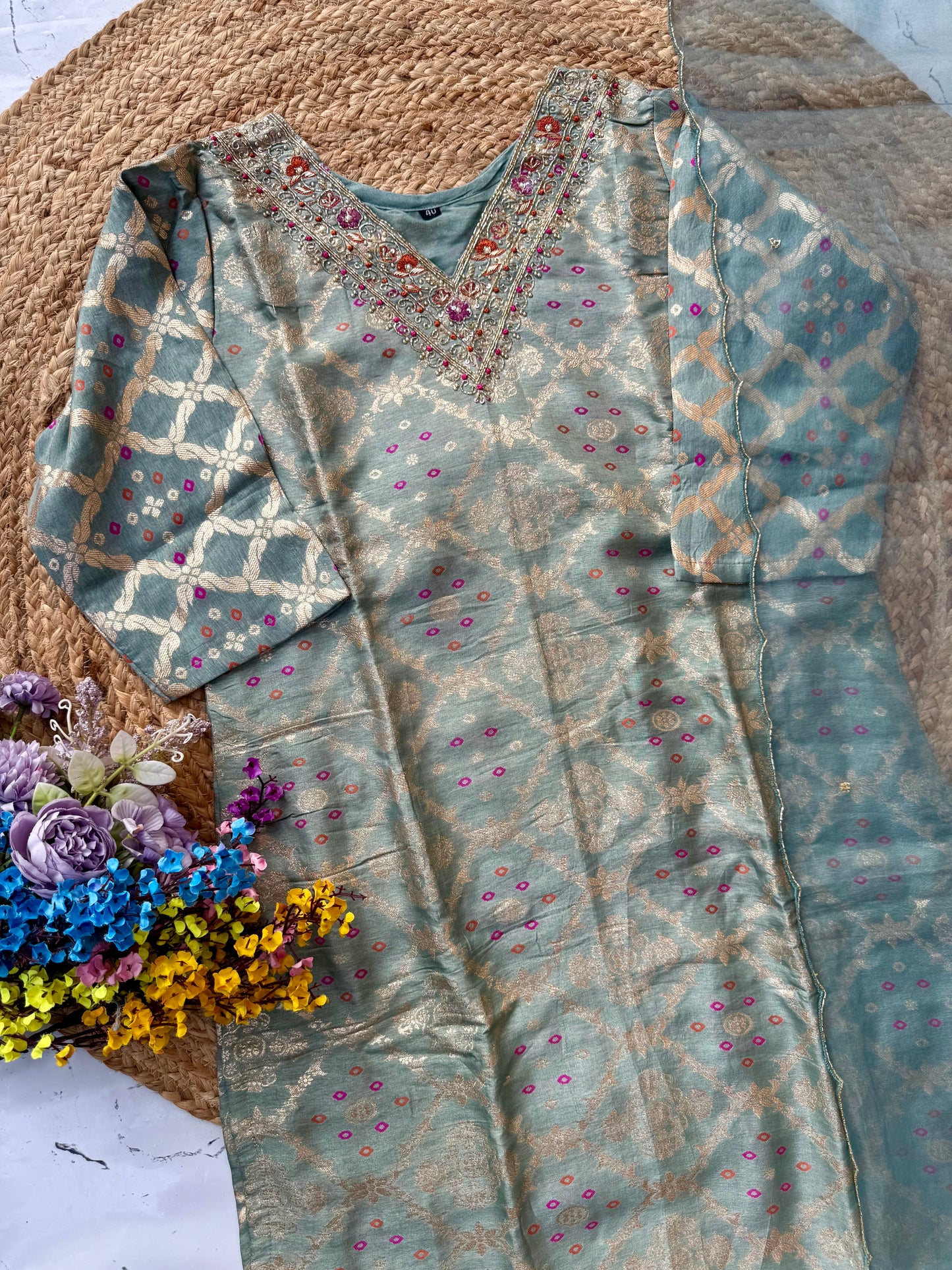 “Gaytri” Beautiful  jacquard silk kurti pant with dupatta set 🛍️♥️