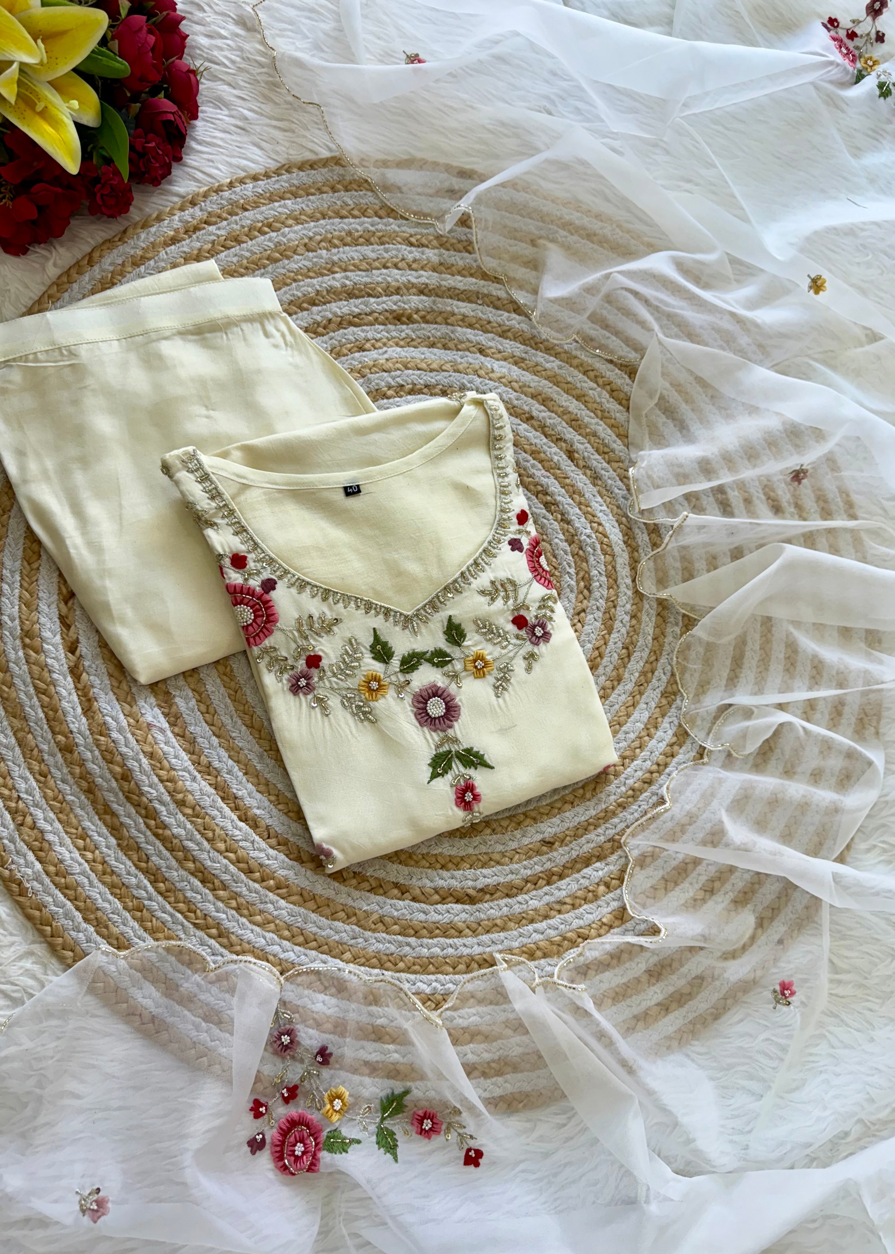 “Alya” Beautiful handcrafted dola silk suit set 🛍️