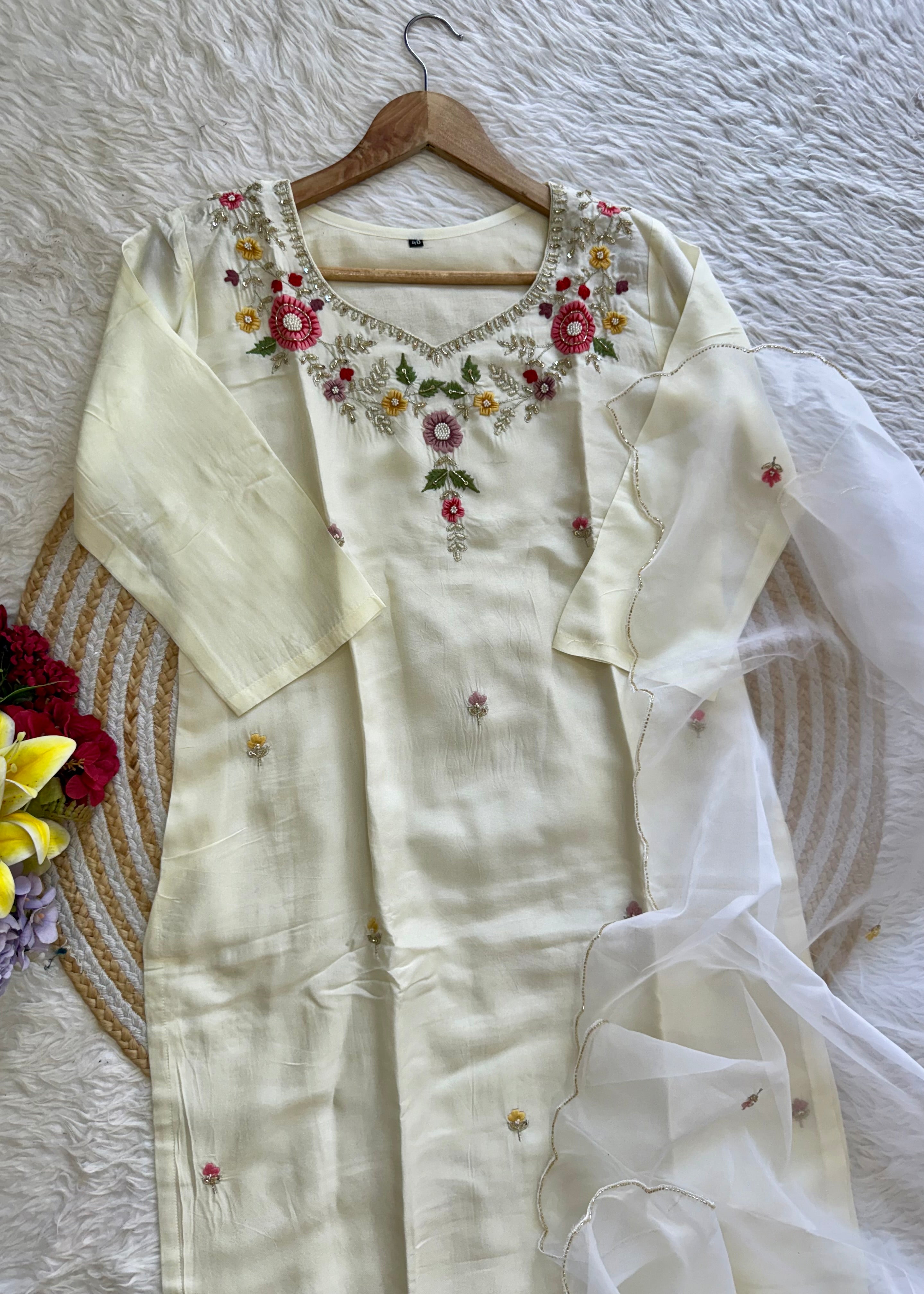 “Alya” Beautiful handcrafted dola silk suit set 🛍️