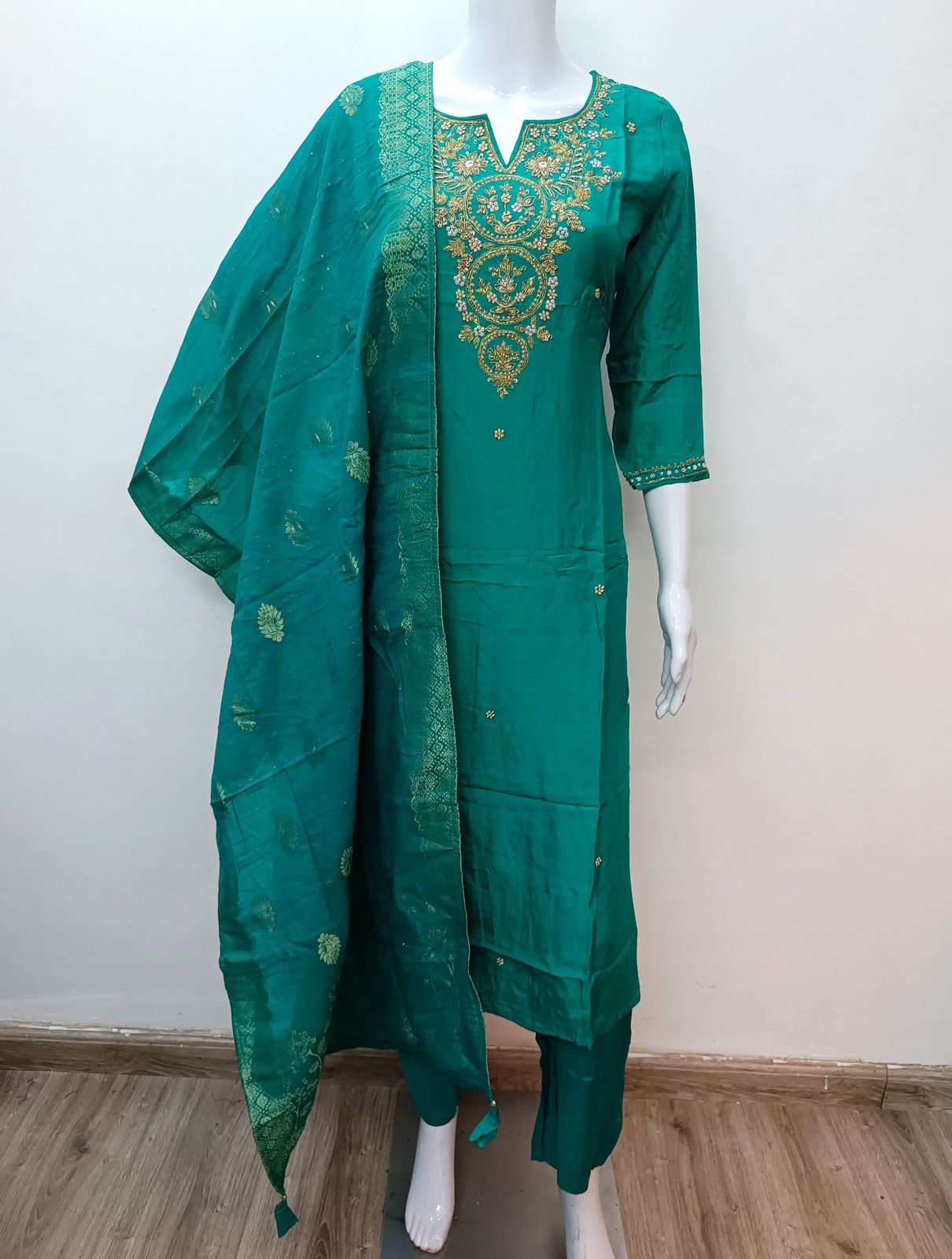 “Amara” Party wear Rama green Dola silk kurti set 🛍️