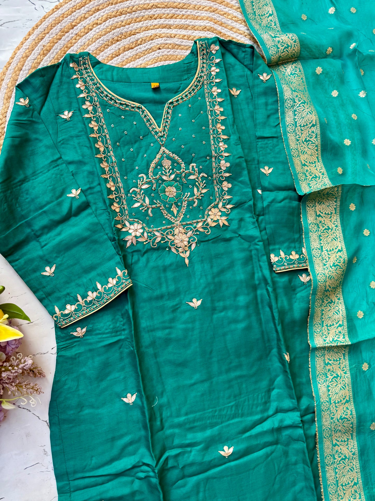 “RIWAYAT” Premium festive wear Rama green Dola silk set 🛍️