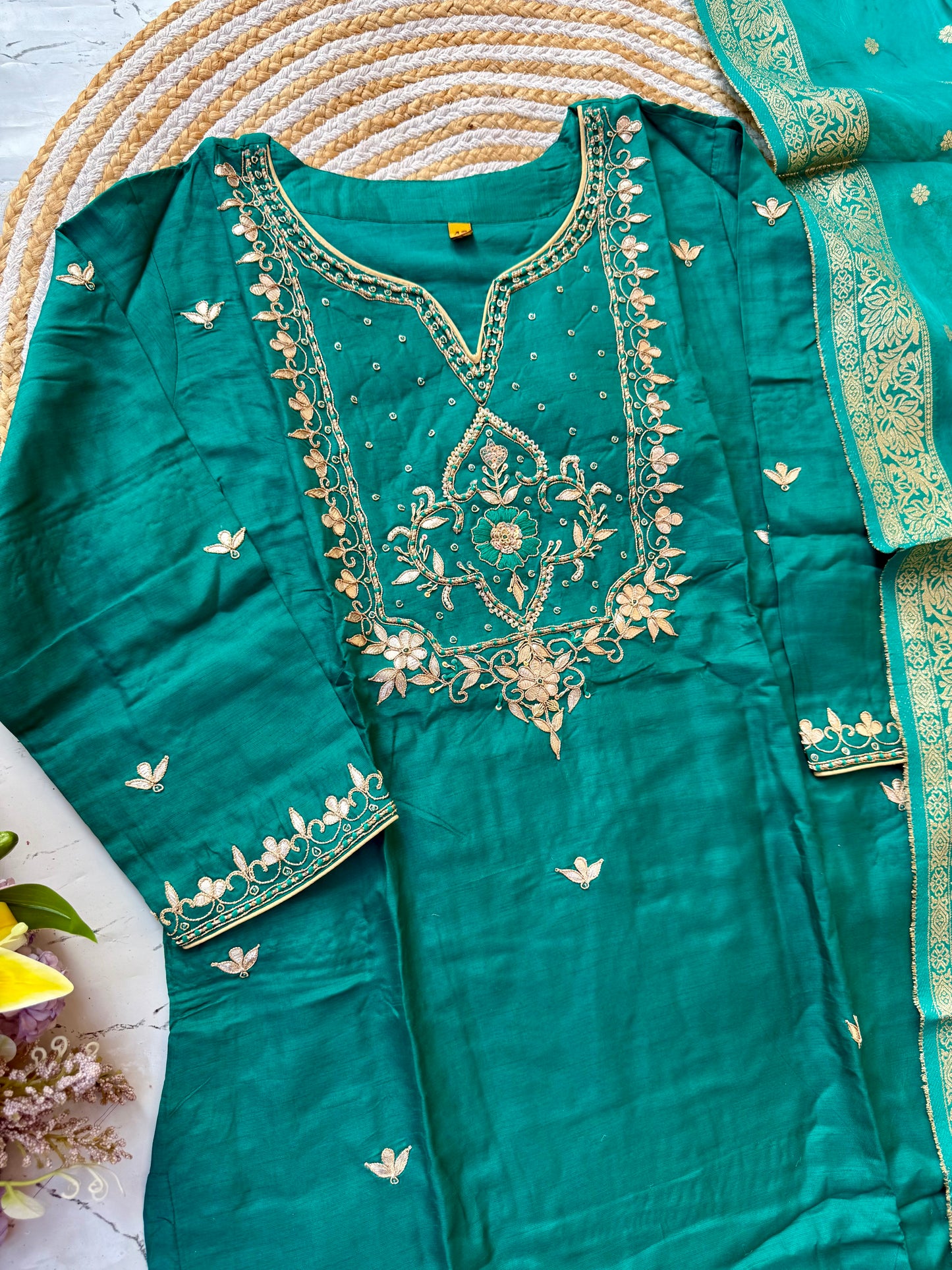 “RIWAYAT” Premium festive wear Rama green Dola silk set 🛍️