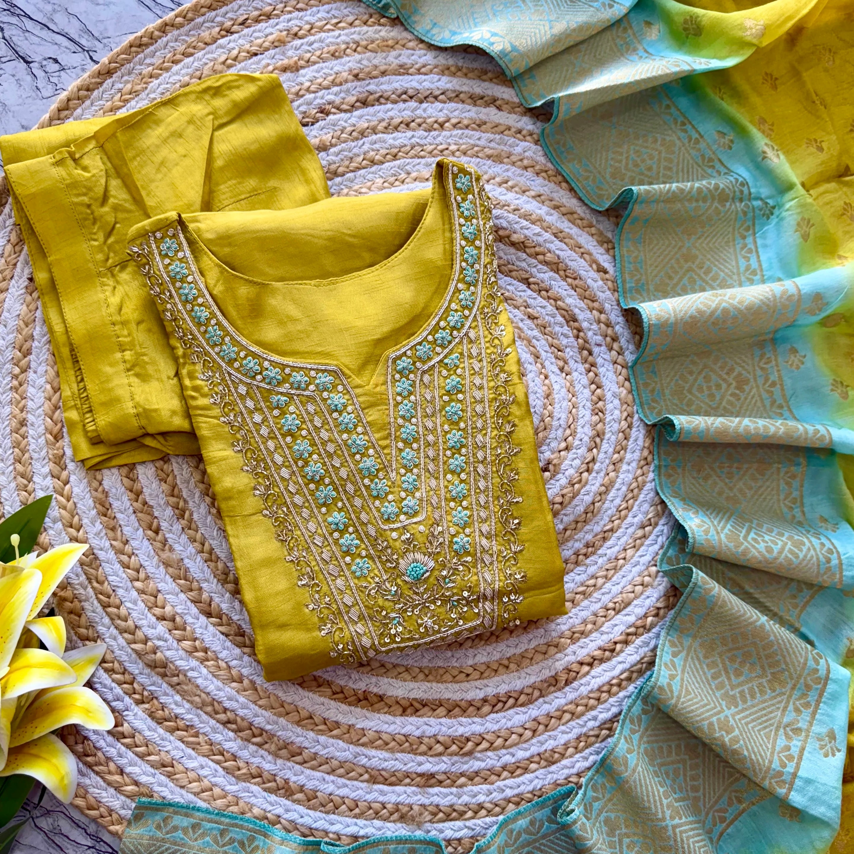 “Hareef” Premium festive wear Dola silk suit set 🛍️