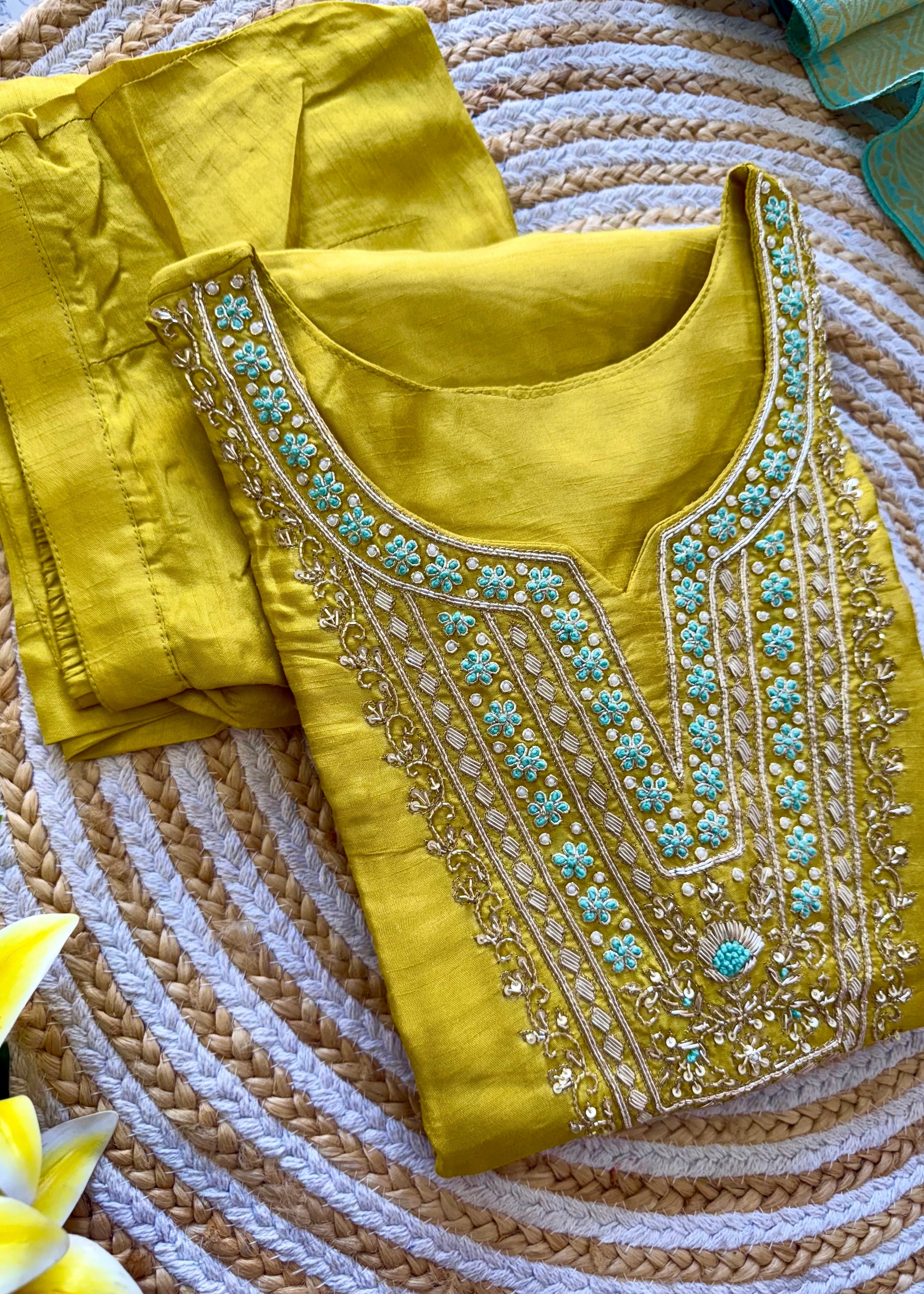 “Hareef” Premium festive wear Dola silk suit set 🛍️